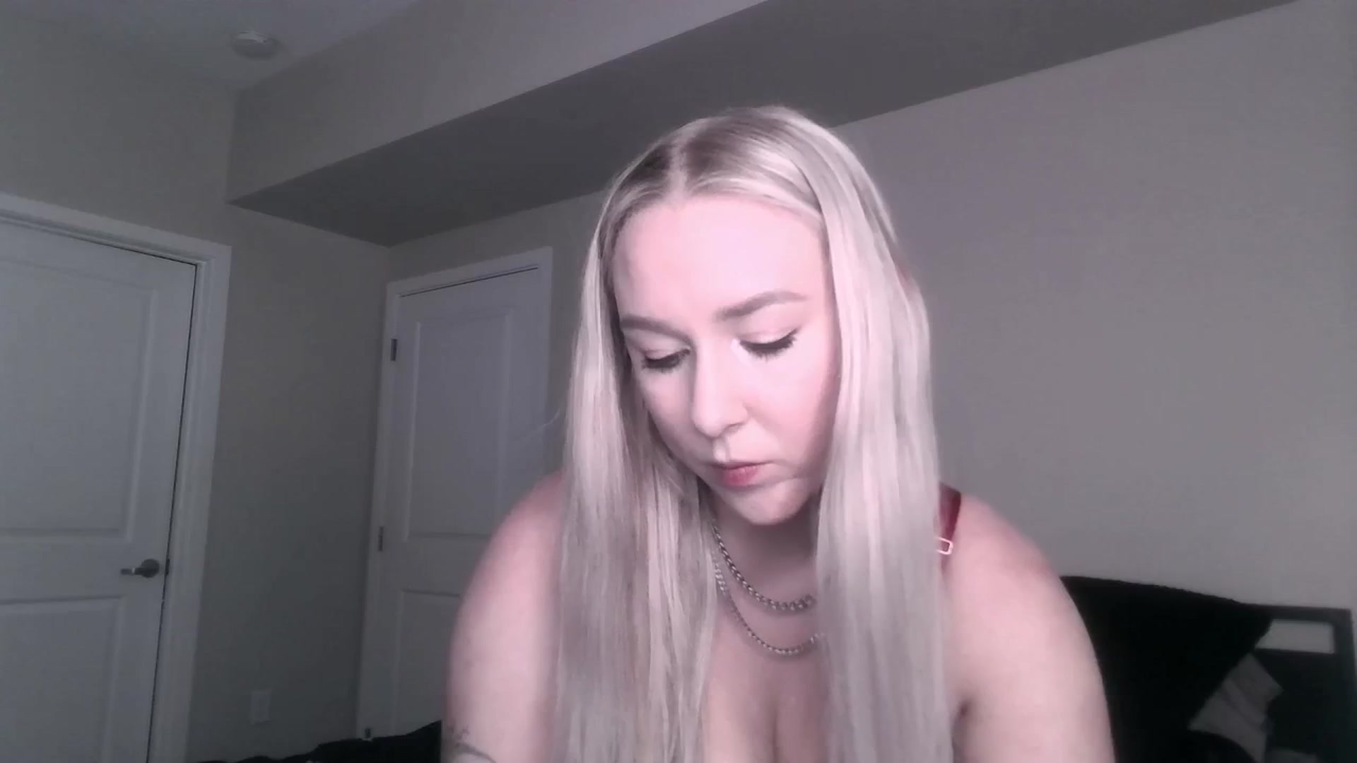 Gallery image thumbnail from ItsRavenRoses's myfreecams stream on, 06/25/2025, 06:36 image 10 of 20