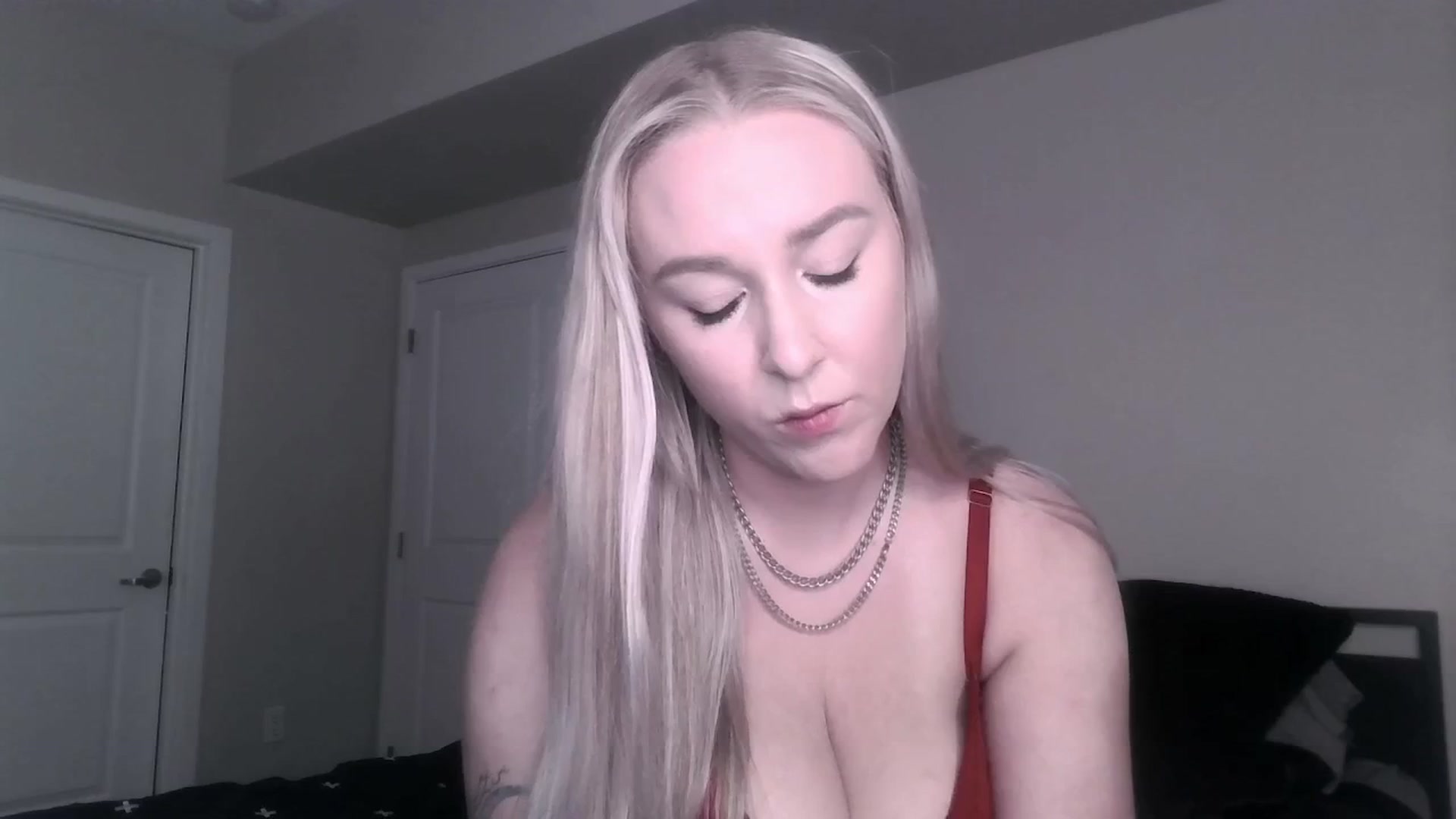 Gallery image thumbnail from ItsRavenRoses's myfreecams stream on, 06/25/2025, 06:36 image 12 of 20