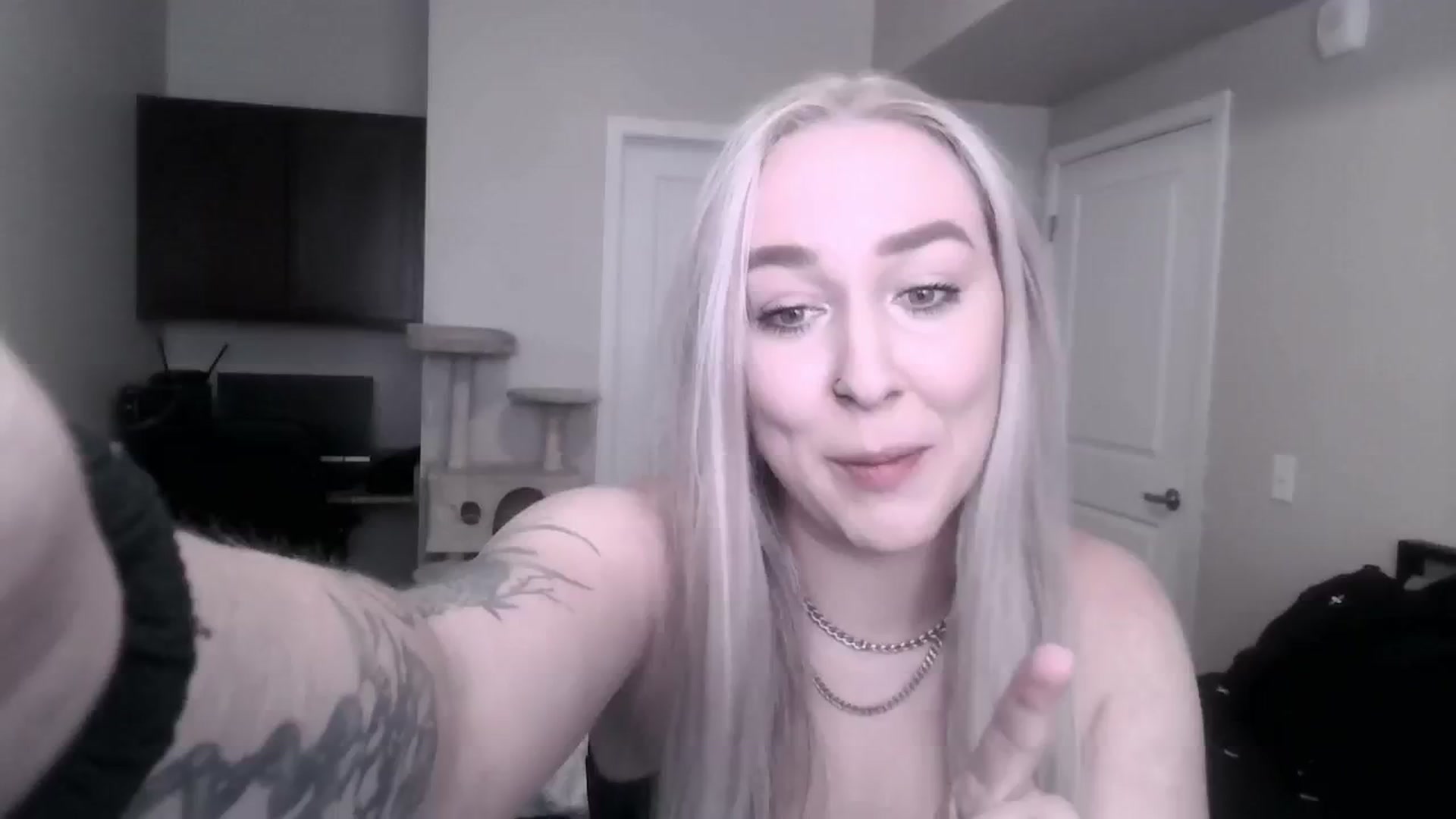Gallery image thumbnail from ItsRavenRoses's myfreecams stream on, 07/16/2025, 02:23 image 5 of 20