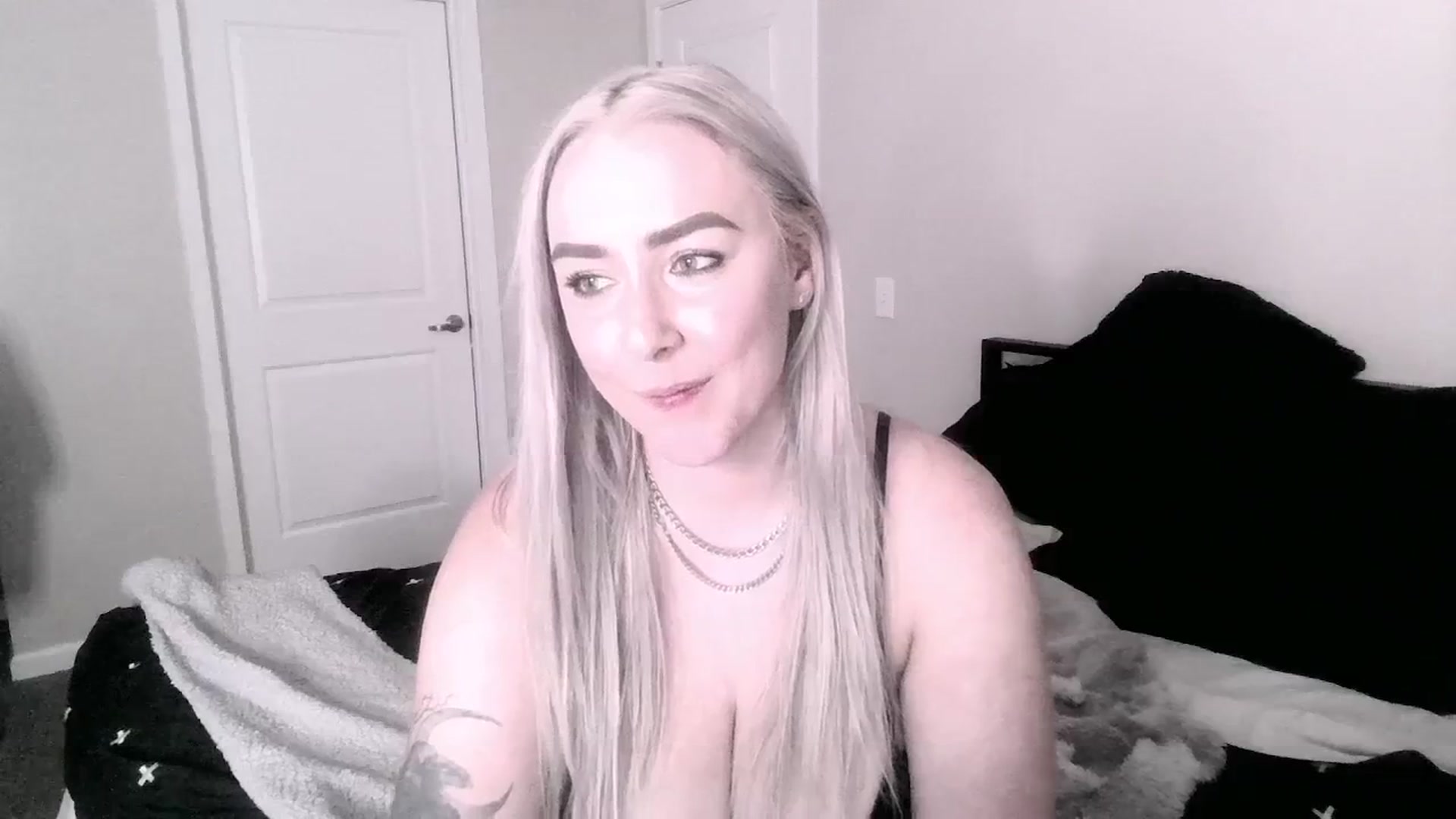 Gallery image thumbnail from ItsRavenRoses's myfreecams stream on, 08/23/2025, 11:54 image 14 of 20