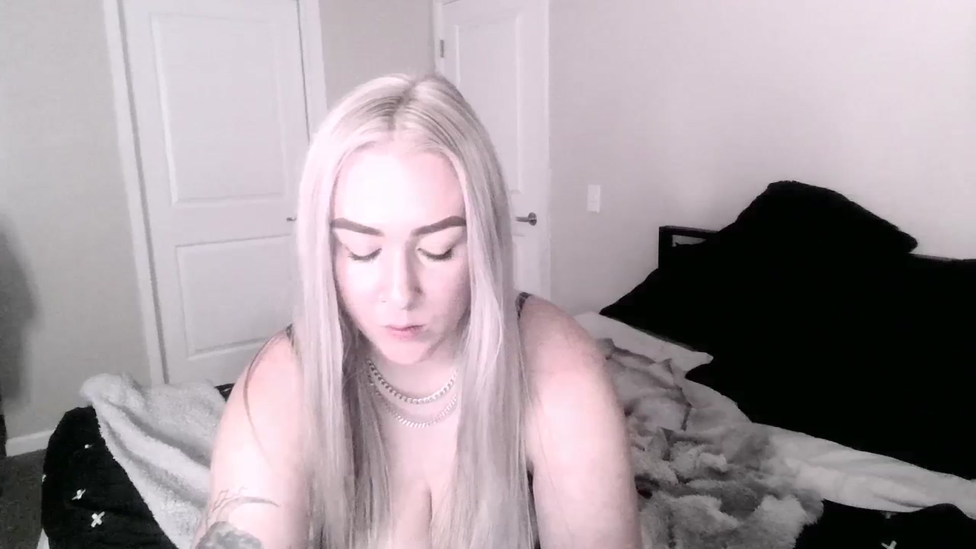 Gallery image thumbnail from ItsRavenRoses's myfreecams stream on, 08/23/2025, 11:54 image 16 of 20