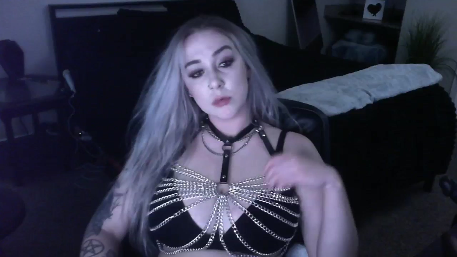 Gallery image thumbnail from ItsRavenRoses's myfreecams stream on, 03/23/2026, 10:06 image 10 of 20