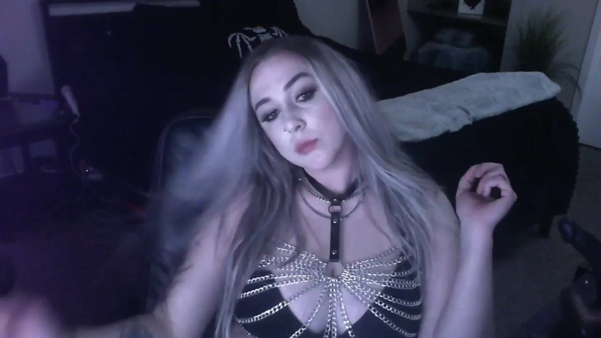 Gallery image thumbnail from ItsRavenRoses's myfreecams stream on, 03/23/2026, 10:06 image 16 of 20