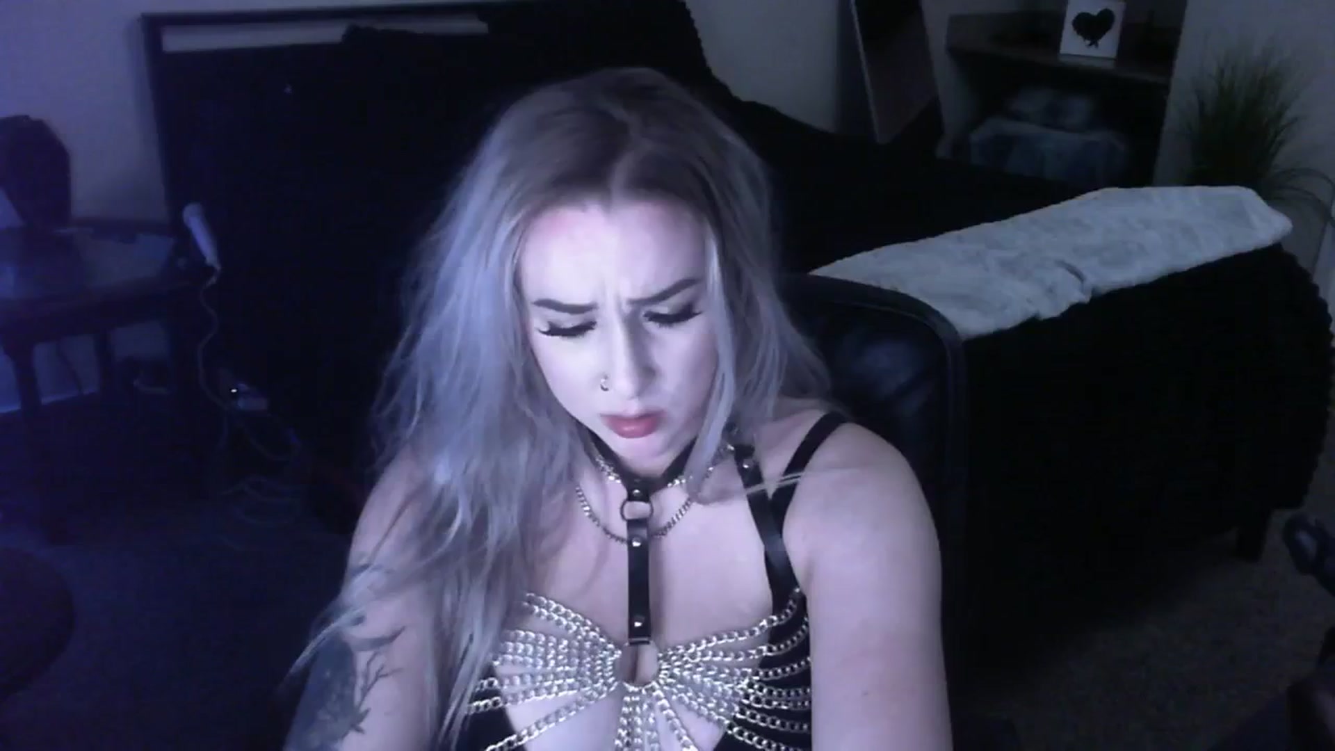 Gallery image thumbnail from ItsRavenRoses's myfreecams stream on, 03/23/2026, 10:06 image 11 of 20