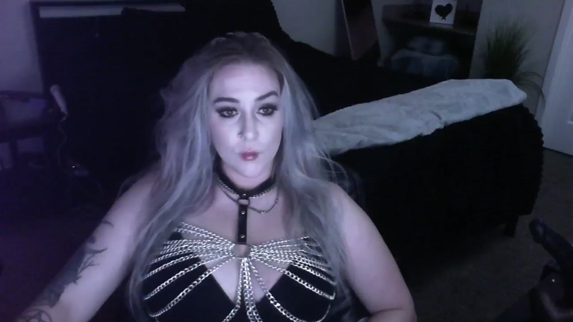 Gallery image thumbnail from ItsRavenRoses's myfreecams stream on, 03/23/2026, 10:06 image 5 of 20