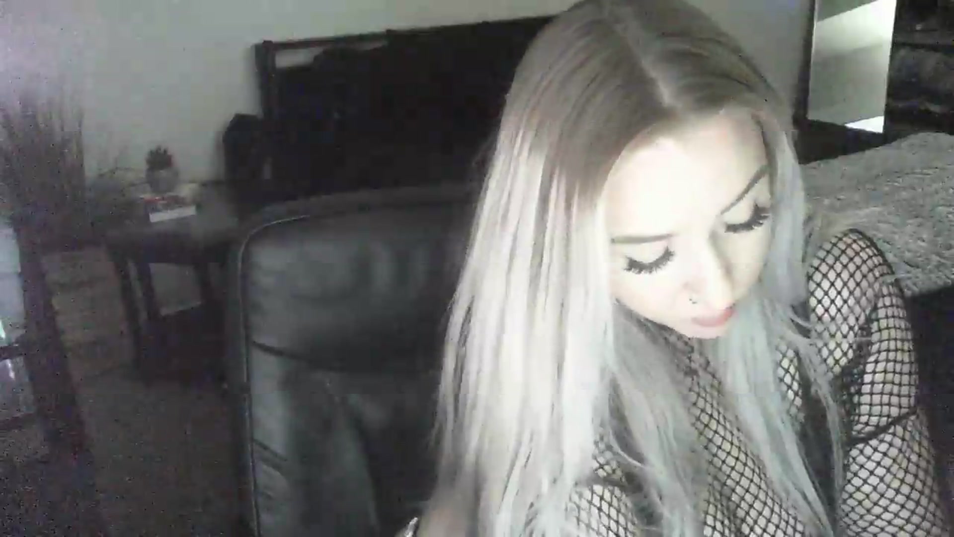 Gallery image thumbnail from ItsRavenRoses's myfreecams stream on, 04/27/2026, 07:42 image 19 of 20