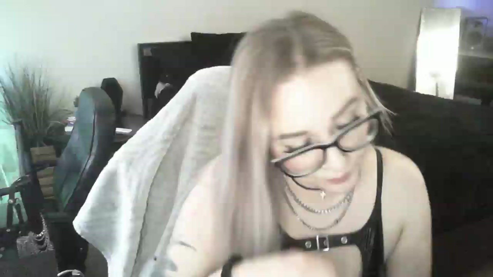 Gallery image thumbnail from ItsRavenRoses's myfreecams stream on, 05/03/2026, 13:10 image 15 of 20