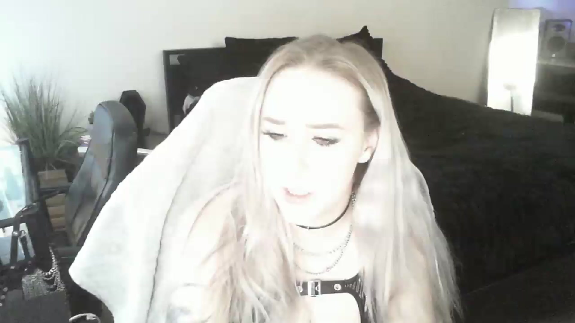 Gallery image thumbnail from ItsRavenRoses's myfreecams stream on, 05/03/2026, 13:10 image 9 of 20