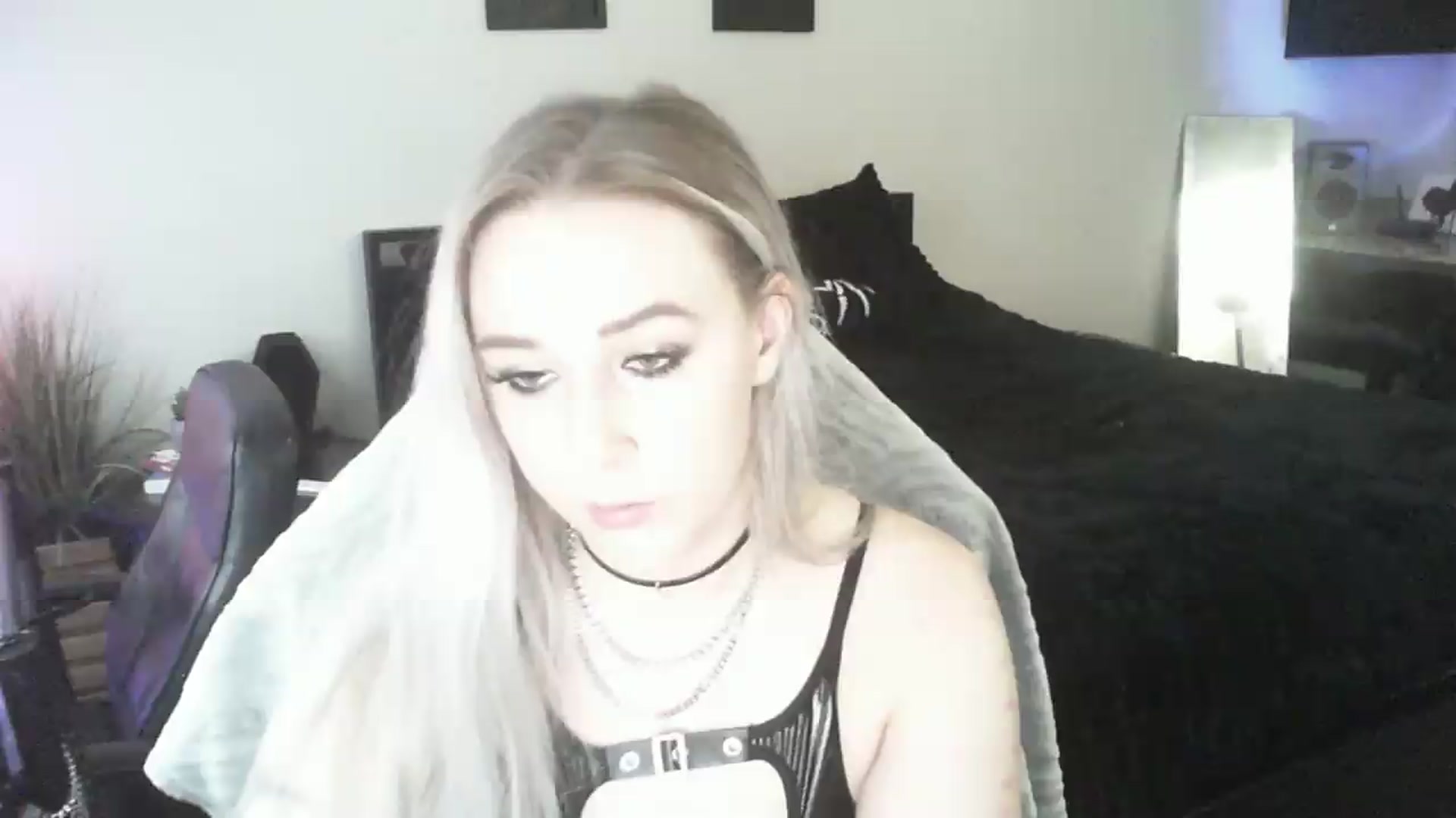 Gallery image thumbnail from ItsRavenRoses's myfreecams stream on, 05/03/2026, 13:10 image 18 of 20