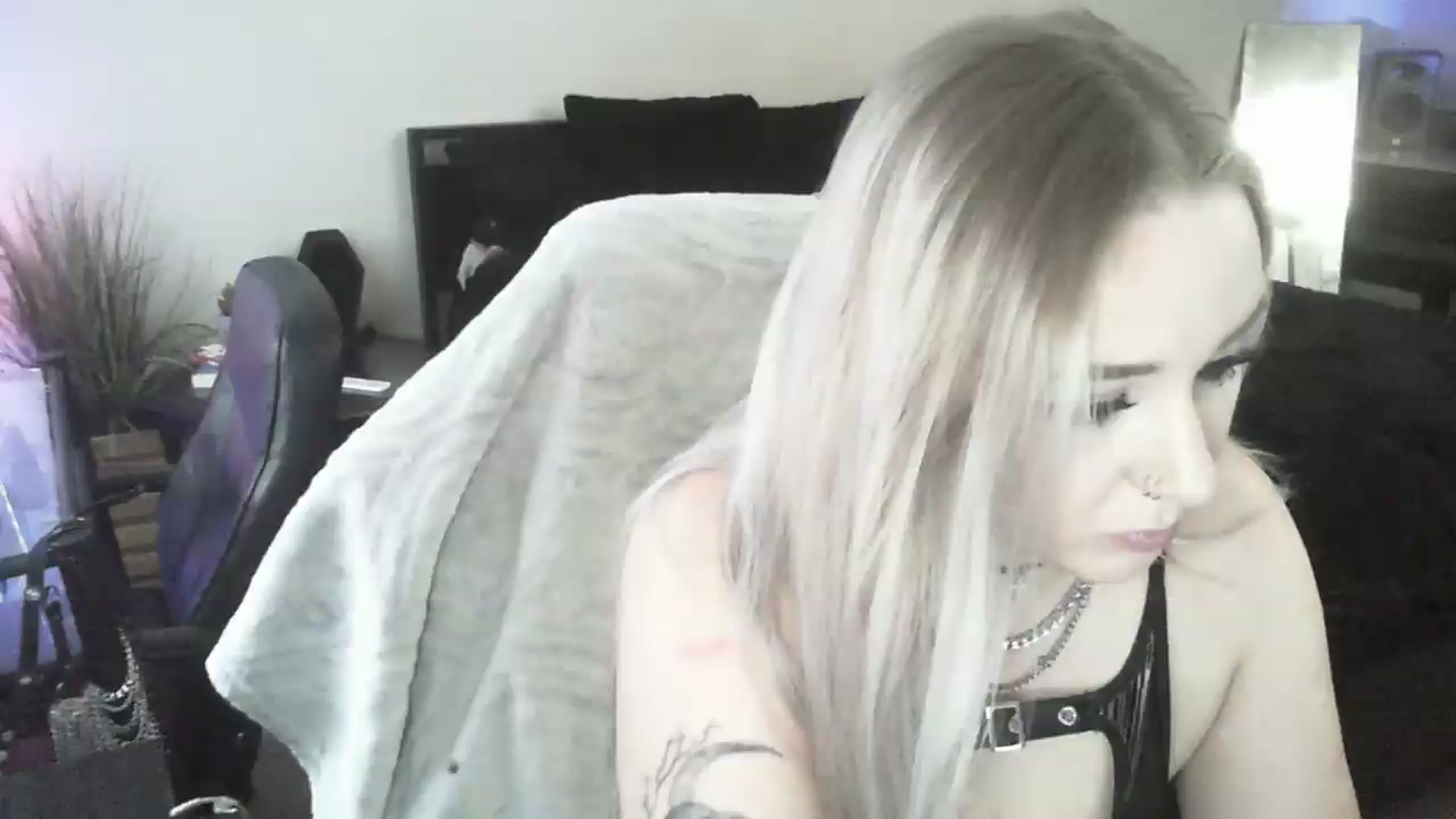 Gallery image thumbnail from ItsRavenRoses's myfreecams stream on, 05/03/2026, 13:10 image 14 of 20