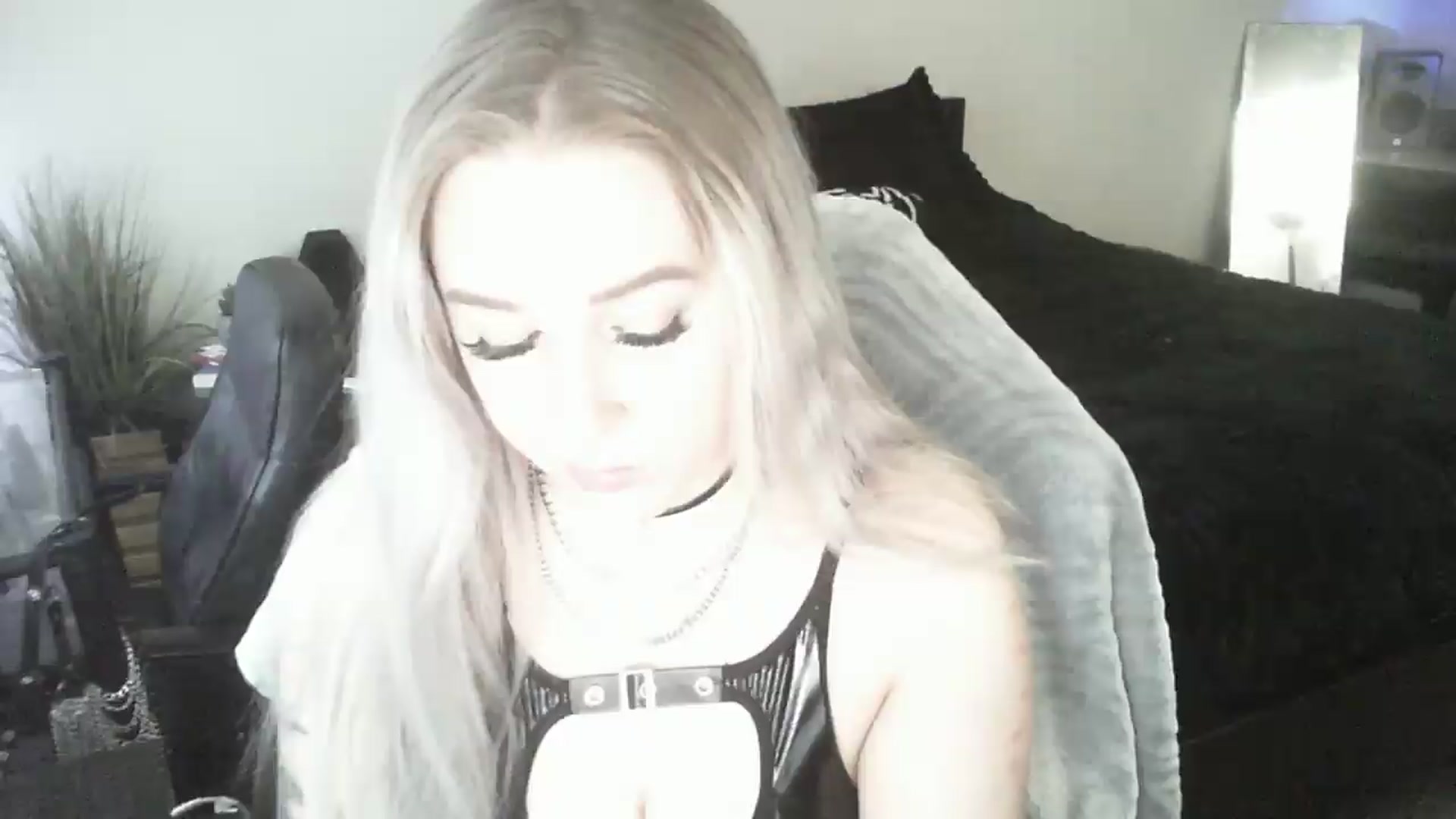 Gallery image thumbnail from ItsRavenRoses's myfreecams stream on, 05/03/2026, 13:10 image 12 of 20