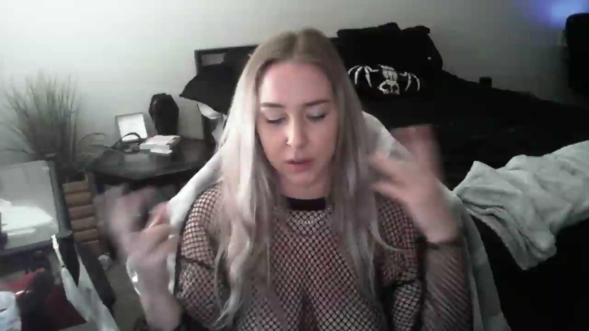 Gallery image thumbnail from ItsRavenRoses's myfreecams stream on, 06/14/2026, 24:00 image 10 of 20