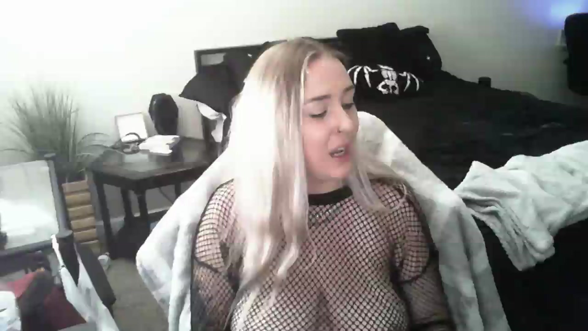 Gallery image thumbnail from ItsRavenRoses's myfreecams stream on, 06/14/2026, 24:00 image 19 of 20