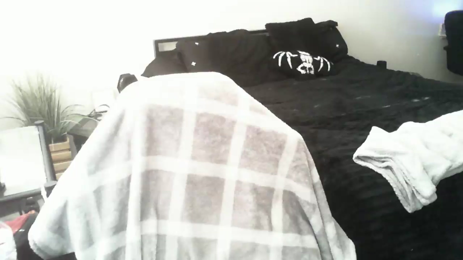 Gallery image thumbnail from ItsRavenRoses's myfreecams stream on, 06/14/2026, 24:00 image 15 of 20