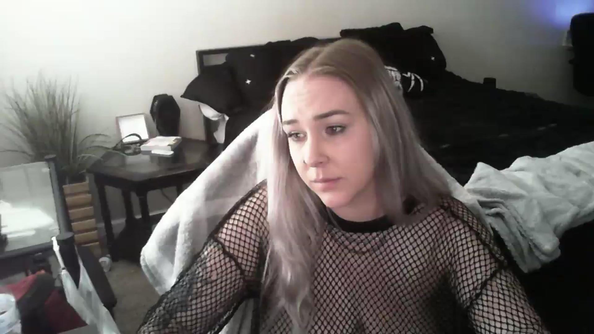 Gallery image thumbnail from ItsRavenRoses's myfreecams stream on, 06/14/2026, 24:00 image 17 of 20