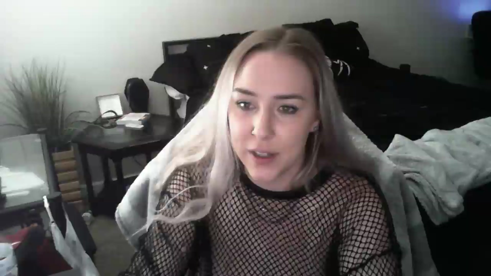 Gallery image thumbnail from ItsRavenRoses's myfreecams stream on, 06/14/2026, 24:00 image 6 of 20