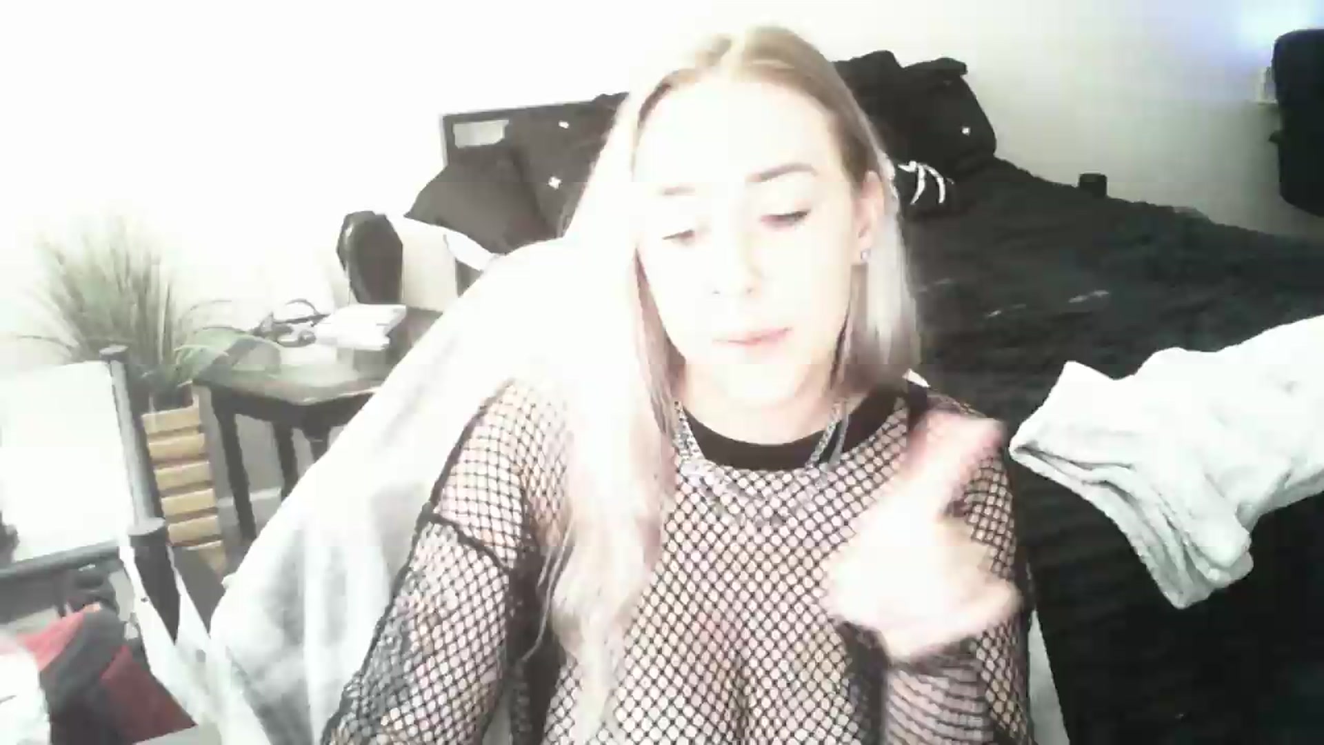Gallery image thumbnail from ItsRavenRoses's myfreecams stream on, 06/14/2026, 24:00 image 1 of 20