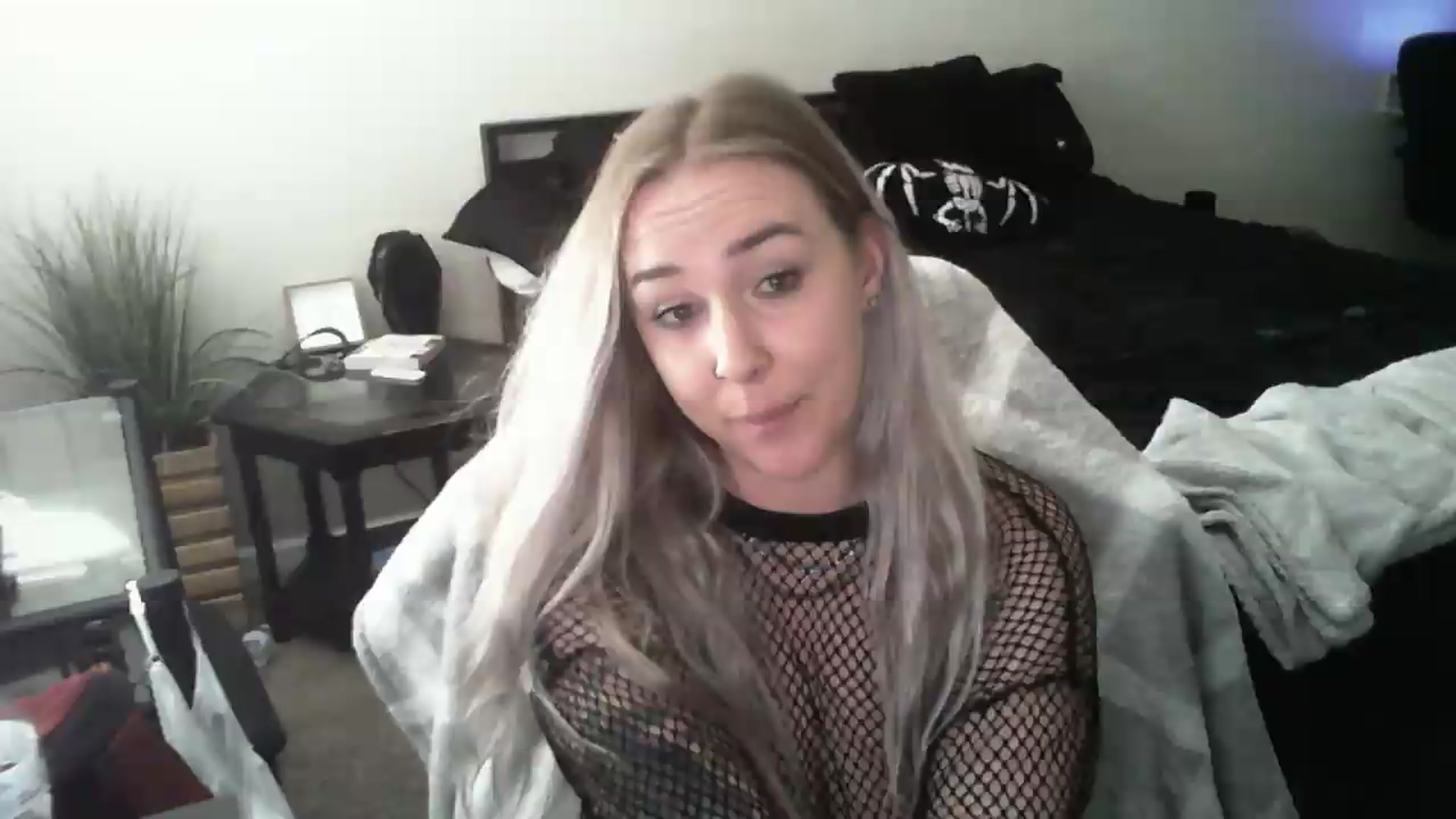 Gallery image thumbnail from ItsRavenRoses's myfreecams stream on, 06/14/2026, 24:00 image 20 of 20