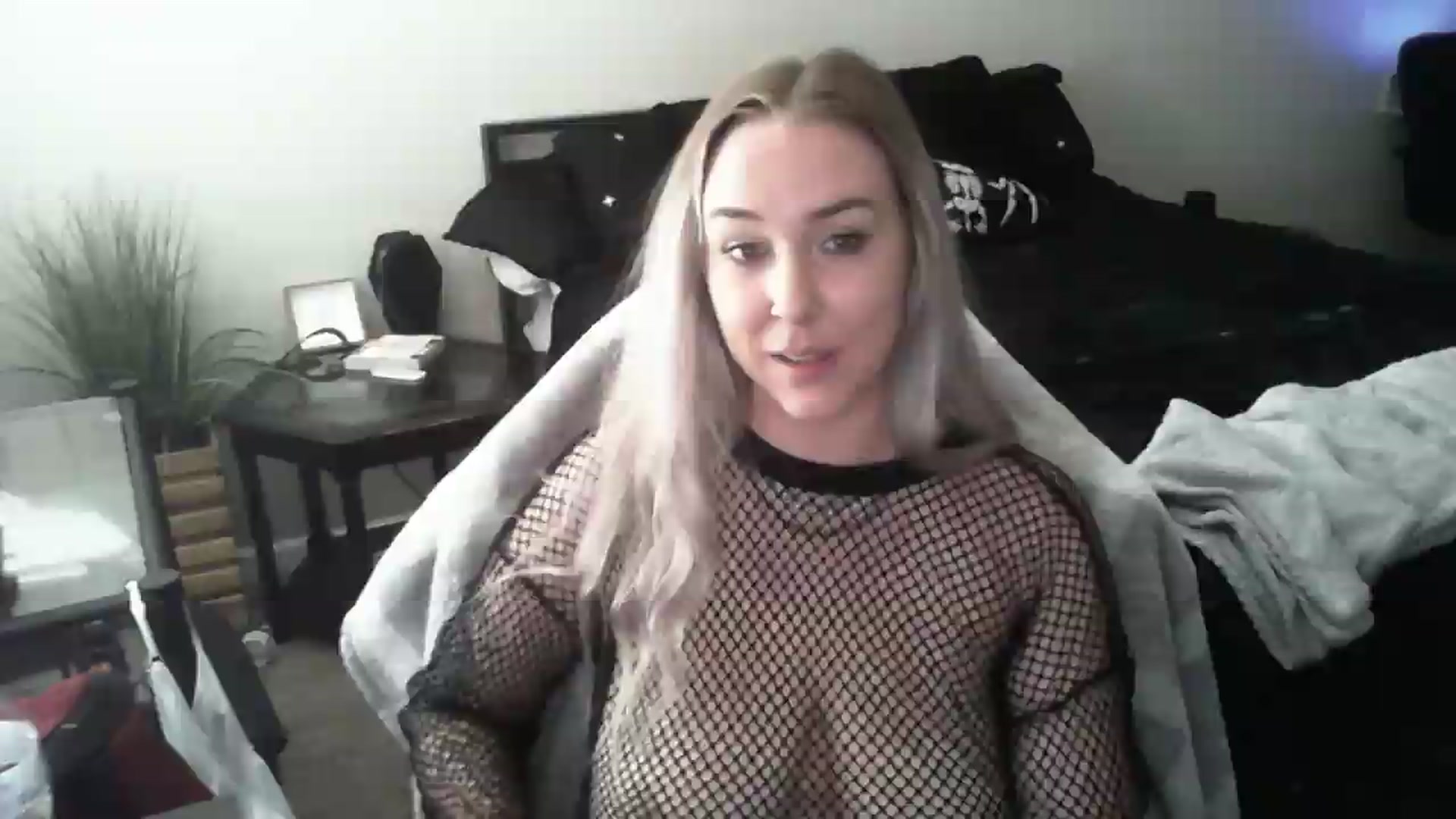 Gallery image thumbnail from ItsRavenRoses's myfreecams stream on, 06/14/2026, 24:00 image 16 of 20