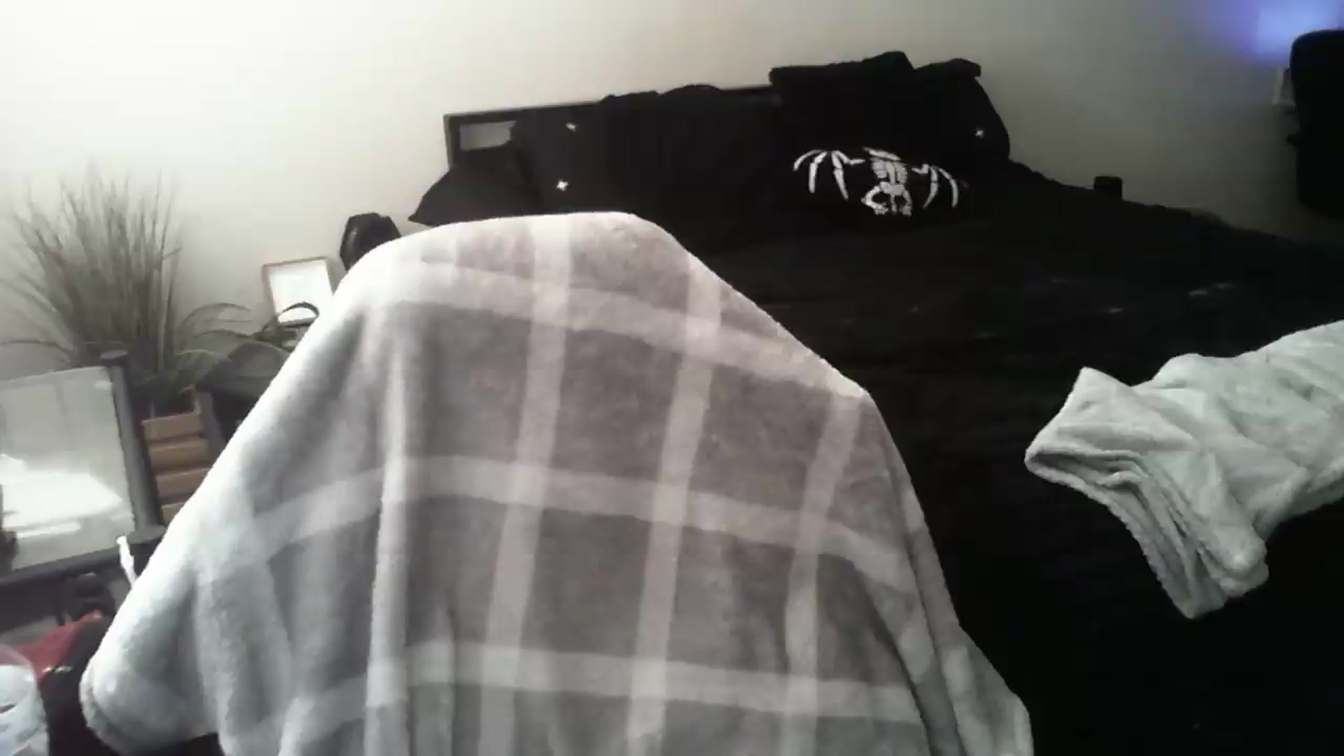 Gallery image thumbnail from ItsRavenRoses's myfreecams stream on, 06/14/2026, 24:00 image 14 of 20