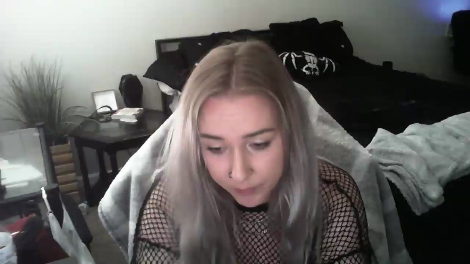 Gallery image thumbnail from ItsRavenRoses's myfreecams stream on, 06/14/2026, 24:00 image 9 of 20