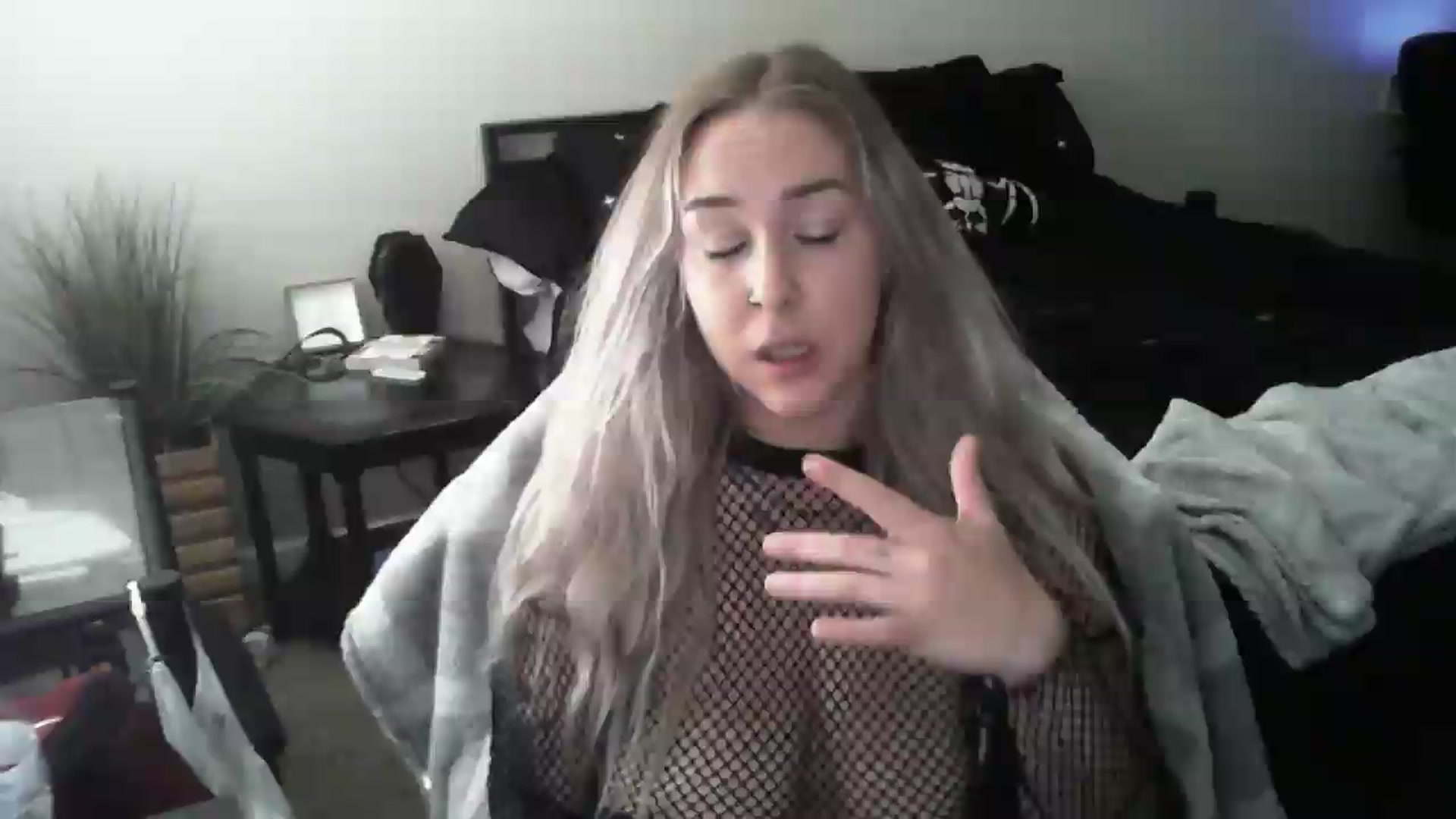 Gallery image thumbnail from ItsRavenRoses's myfreecams stream on, 06/14/2026, 24:00 image 7 of 20