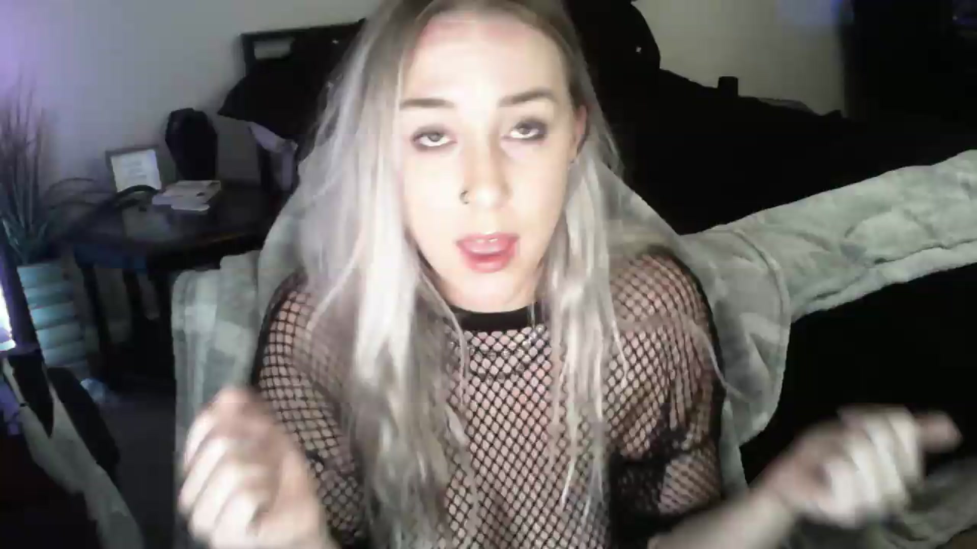 Gallery image thumbnail from ItsRavenRoses's myfreecams stream on, 06/14/2026, 05:13 image 13 of 20