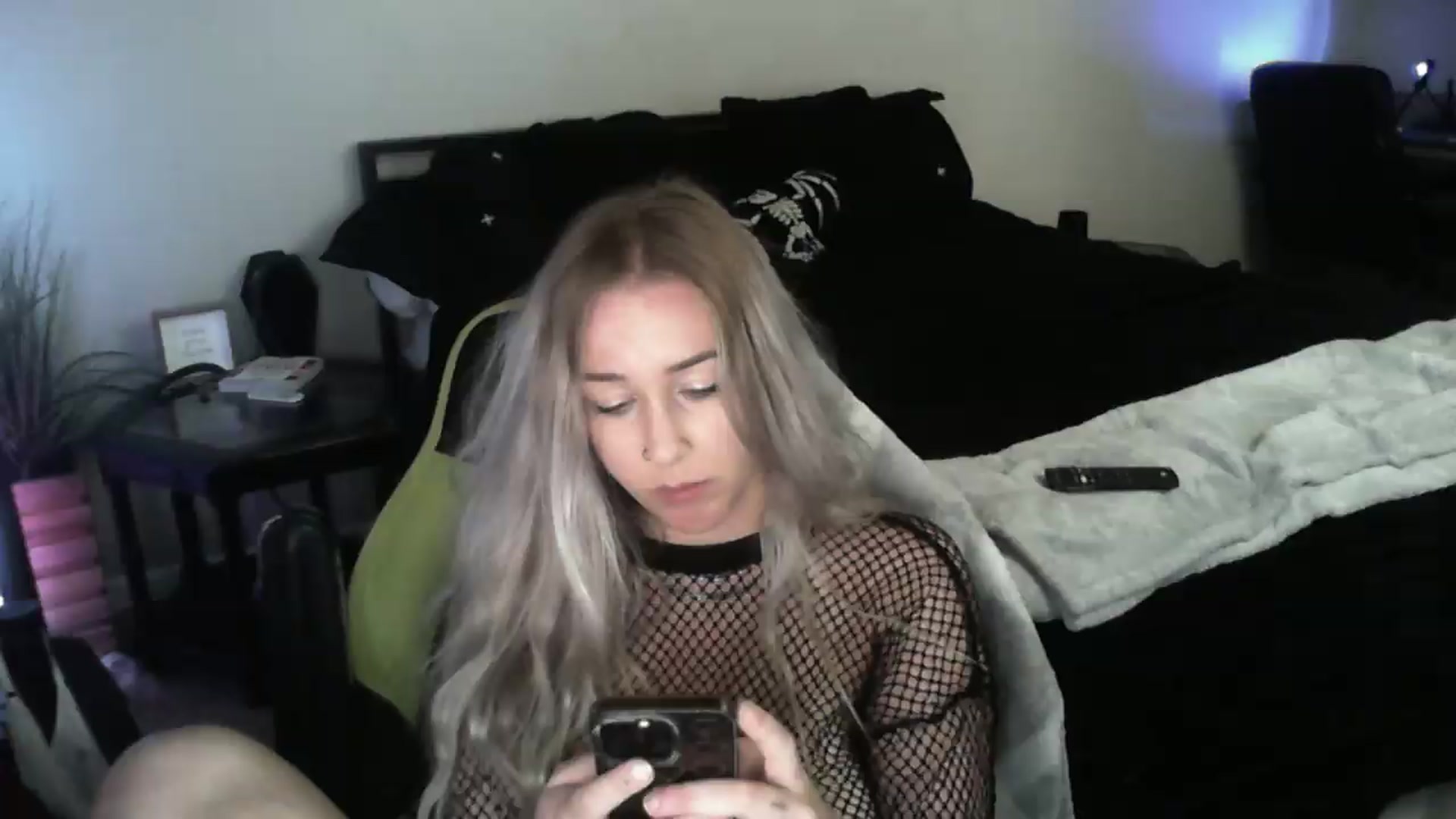 Gallery image thumbnail from ItsRavenRoses's myfreecams stream on, 06/14/2026, 05:13 image 2 of 20