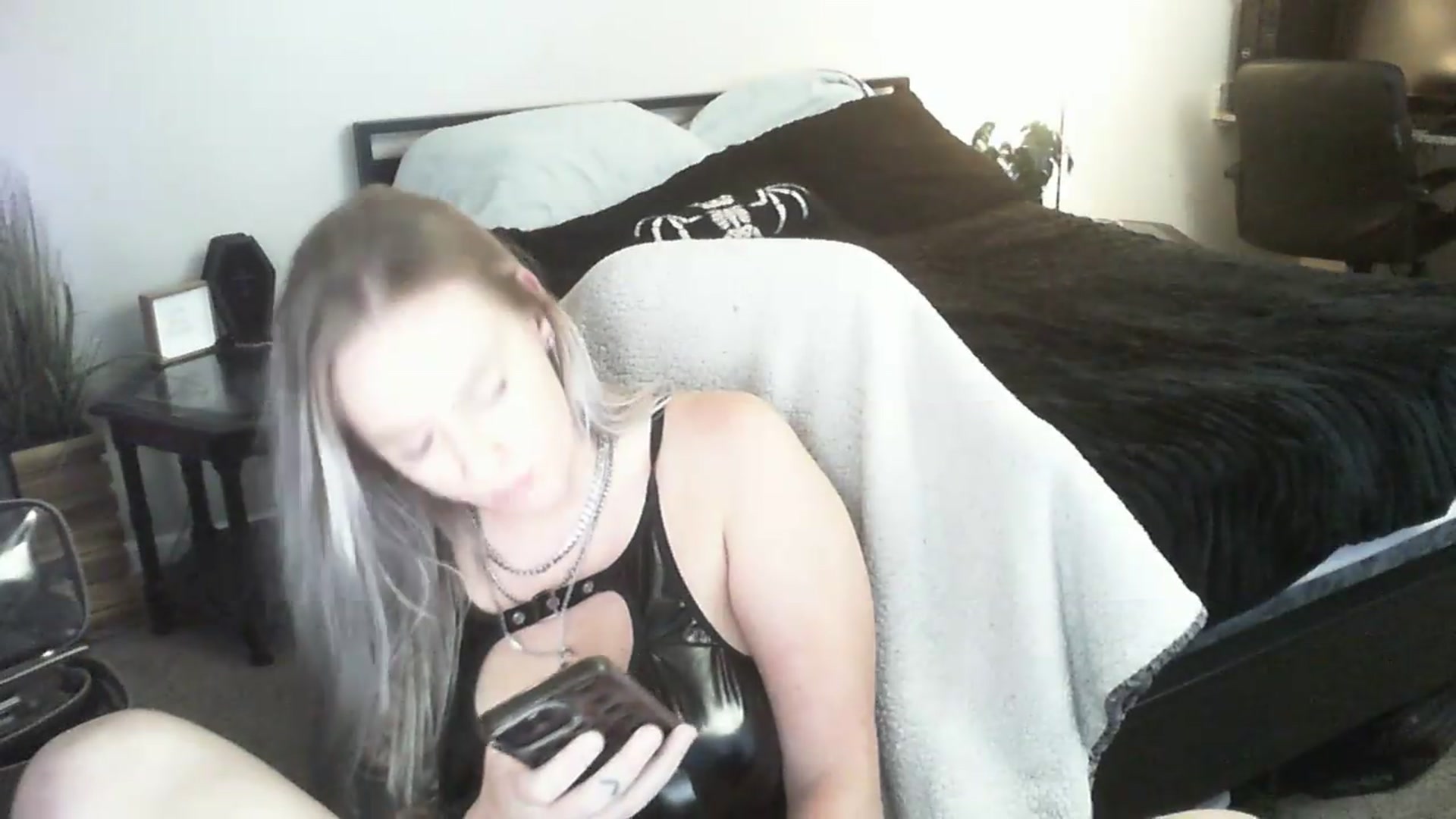 Gallery image thumbnail from ItsRavenRoses's myfreecams stream on, 07/15/2026, 10:41 image 10 of 20