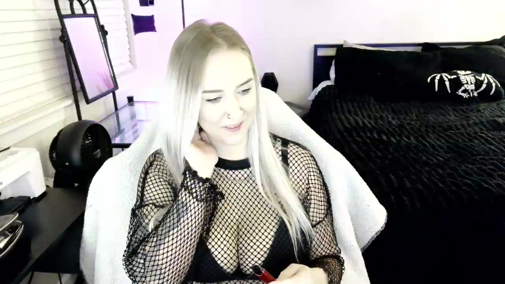Gallery image thumbnail from ItsRavenRoses's myfreecams stream on, 08/02/2026, 05:20 image 15 of 20