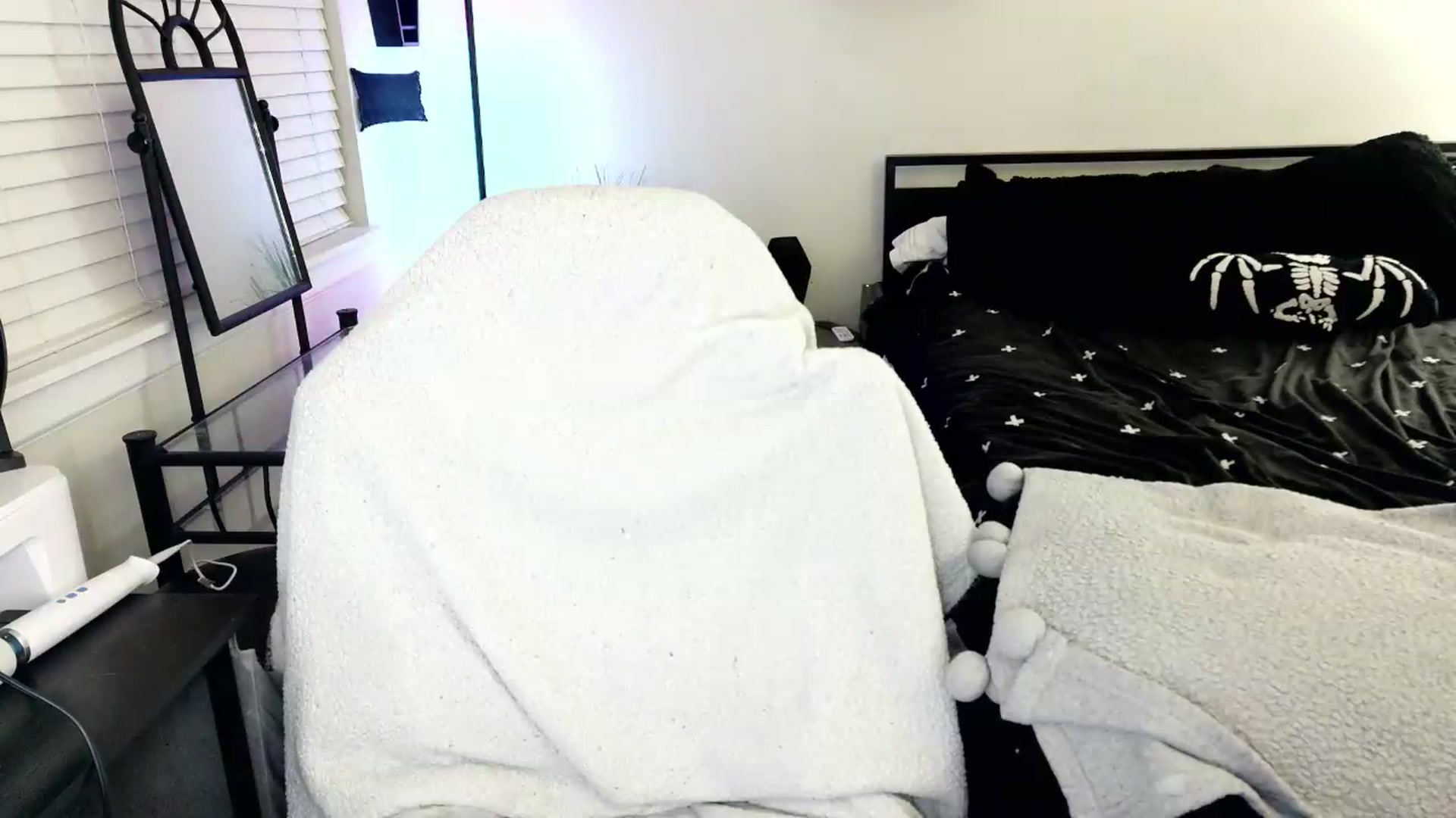 Gallery image thumbnail from ItsRavenRoses's myfreecams stream on, 08/09/2026, 05:21 image 19 of 20