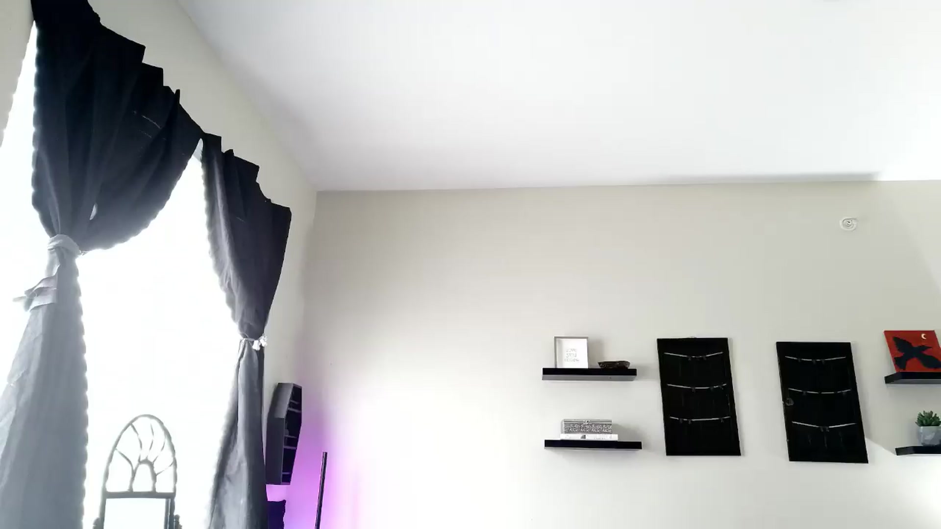 Gallery image thumbnail from ItsRavenRoses's myfreecams stream on, 08/18/2026, 24:47 image 17 of 20