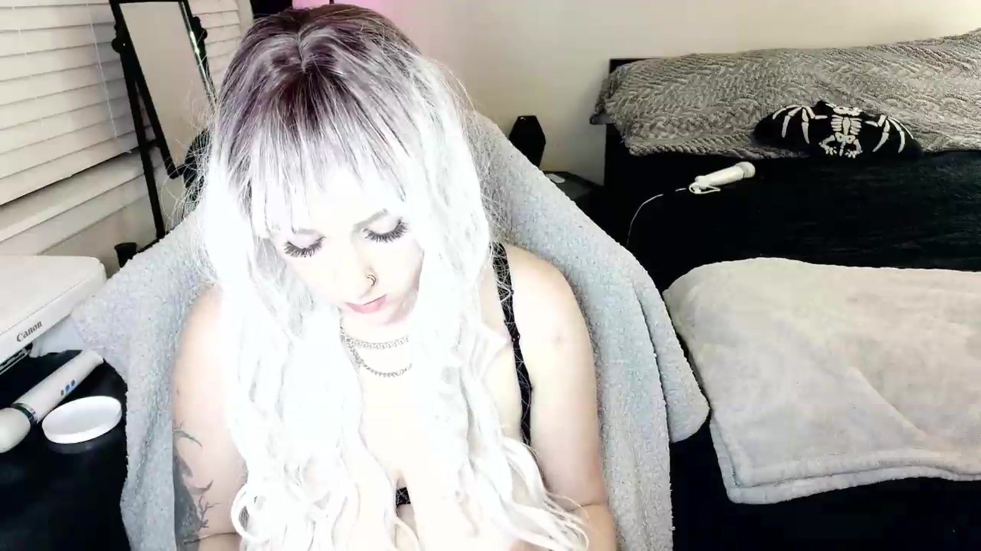 Gallery image thumbnail from ItsRavenRoses's myfreecams stream on, 08/26/2026, 05:15 image 18 of 20
