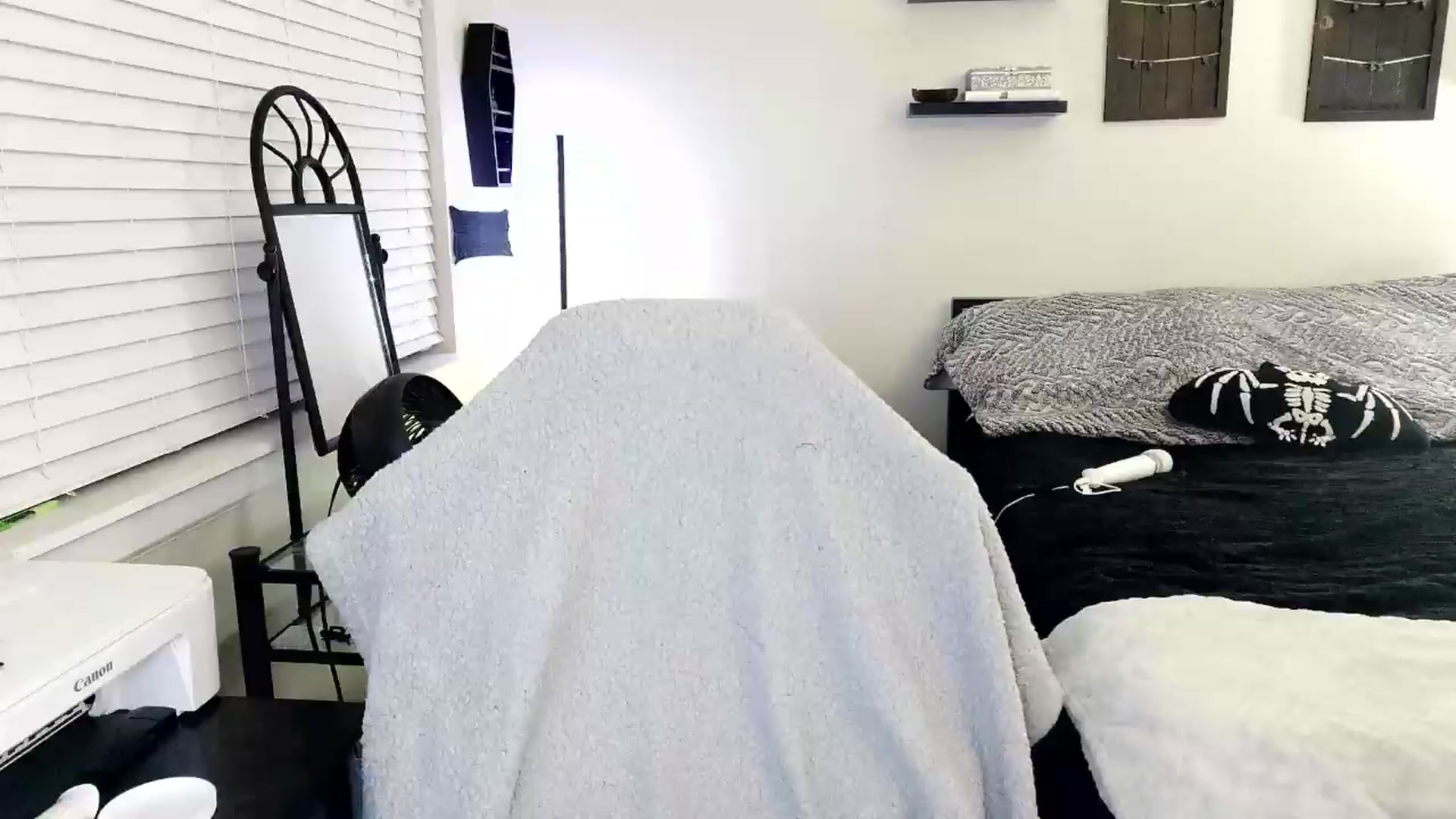 Gallery image thumbnail from ItsRavenRoses's myfreecams stream on, 08/26/2026, 10:14 image 7 of 20