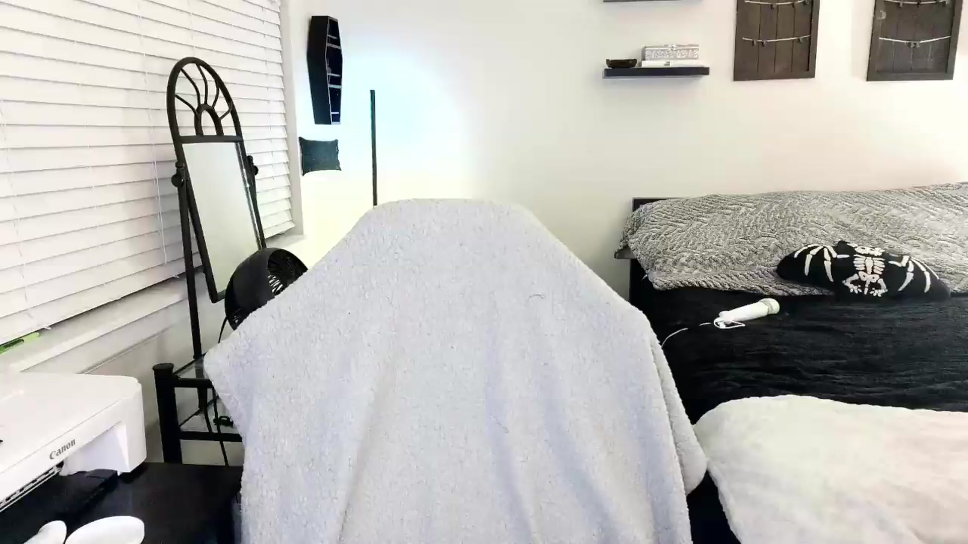 Gallery image thumbnail from ItsRavenRoses's myfreecams stream on, 08/26/2026, 10:14 image 5 of 20