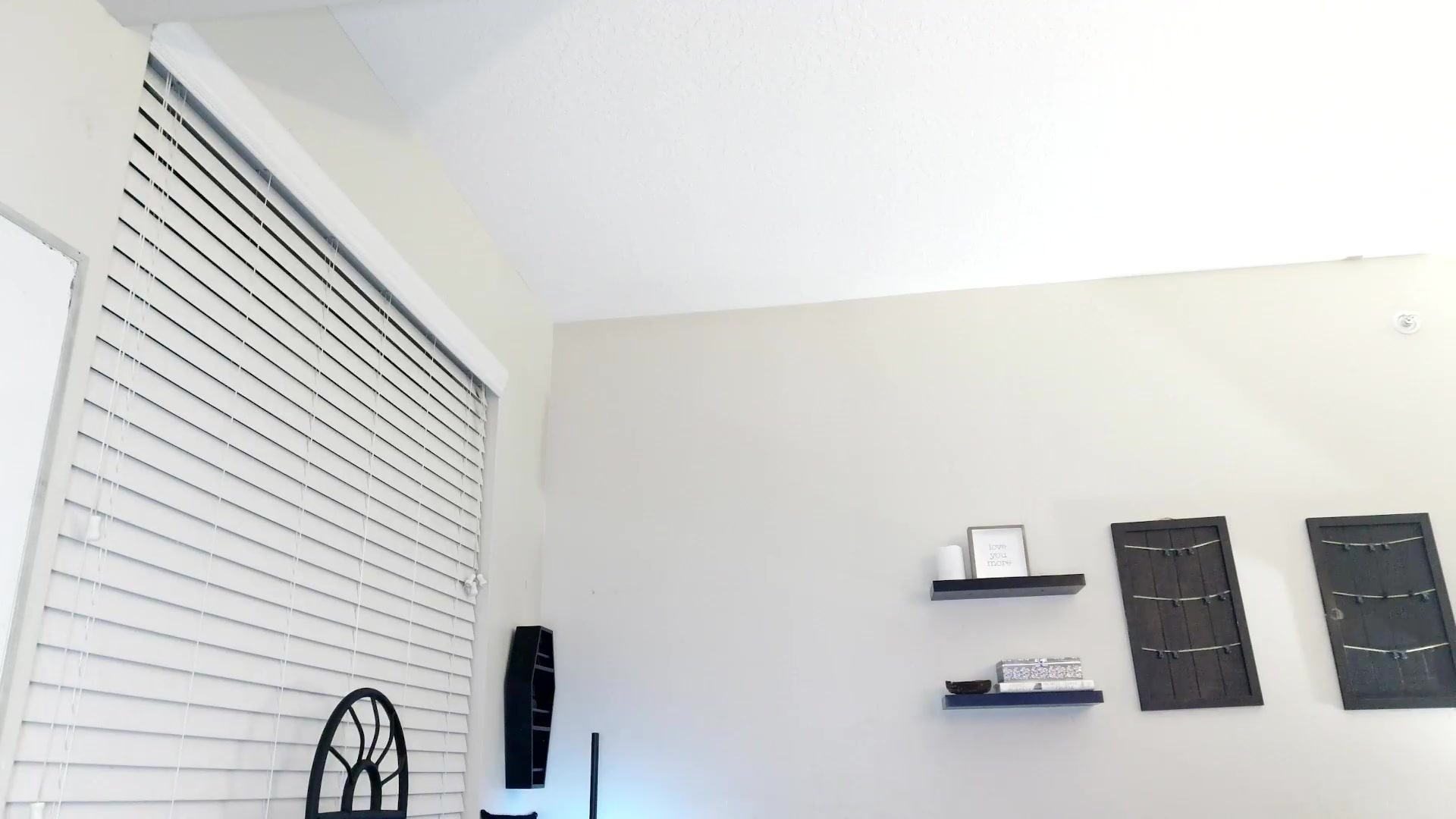 Gallery image thumbnail from ItsRavenRoses's myfreecams stream on, 08/28/2026, 08:04 image 17 of 20