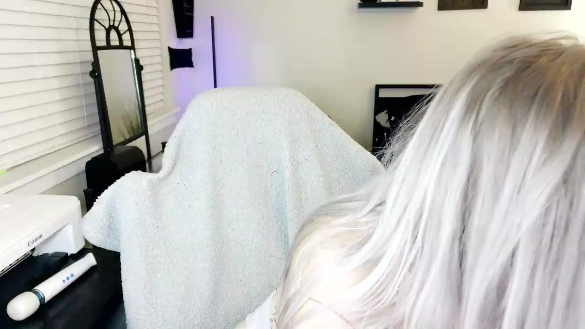 Gallery image thumbnail from ItsRavenRoses's myfreecams stream on, 08/28/2026, 09:47 image 9 of 20