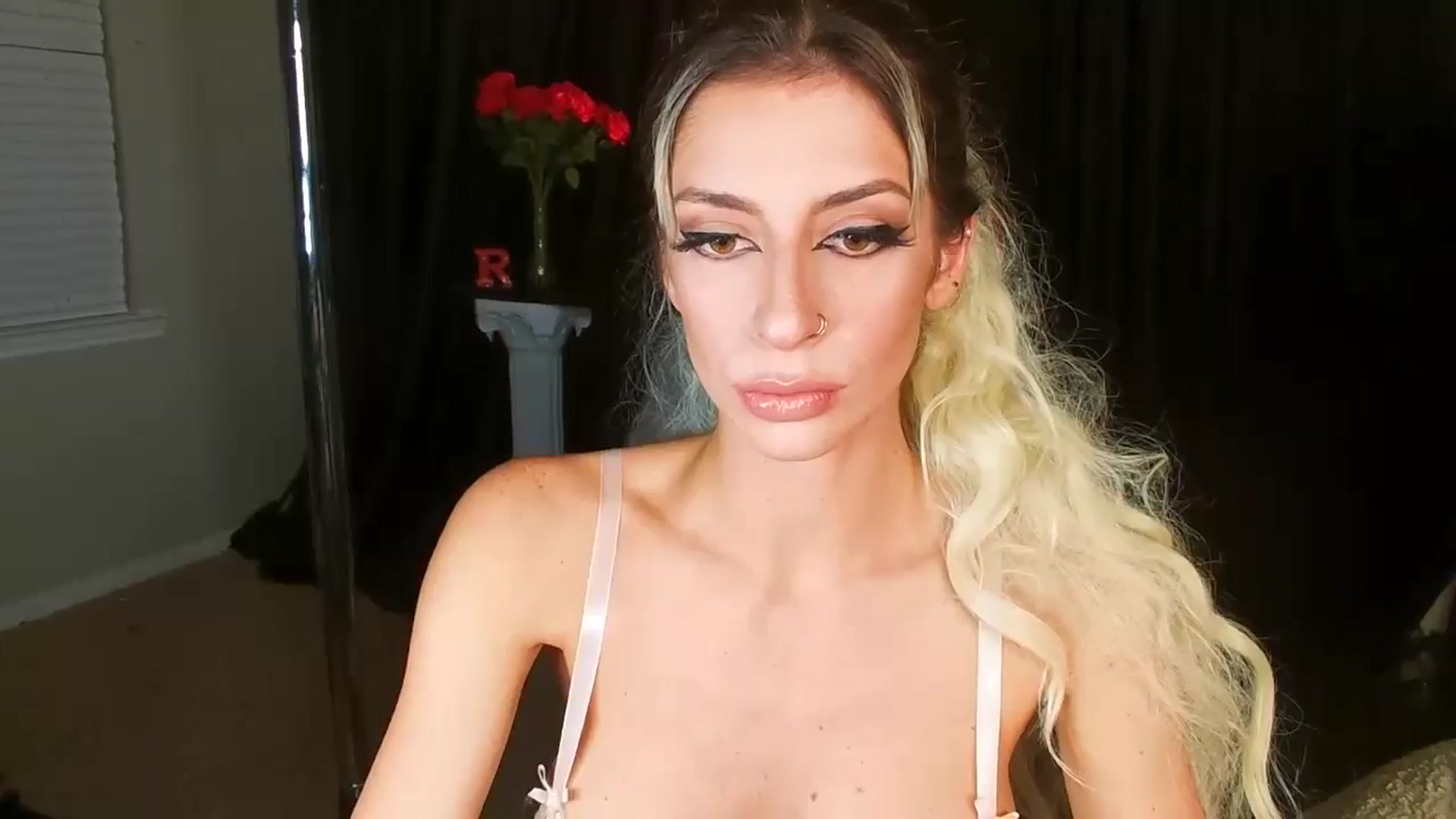 Gallery image thumbnail from ItsRoseRyder's myfreecams stream on, 08/31/2024, 07:23 image 1 of 20