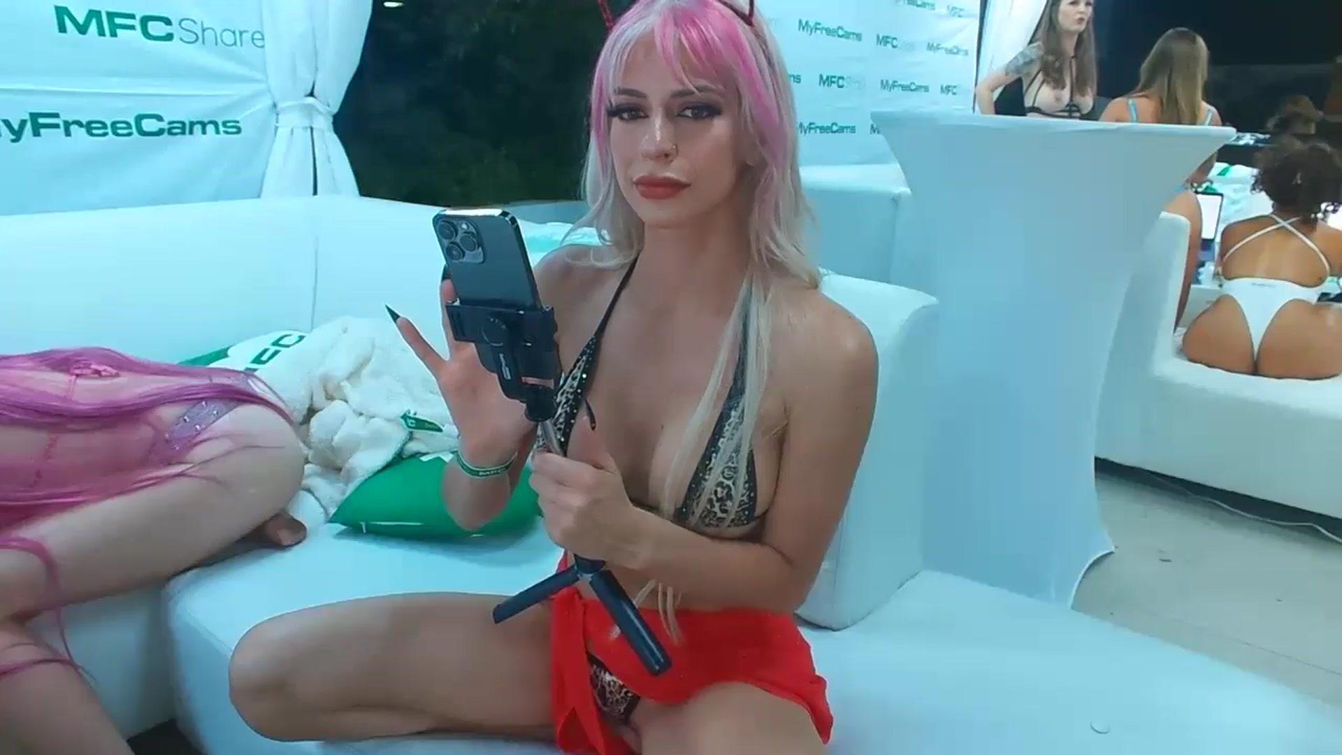 Gallery image thumbnail from ItsRoseRyder's myfreecams stream on, 09/24/2024, 07:07 image 6 of 20