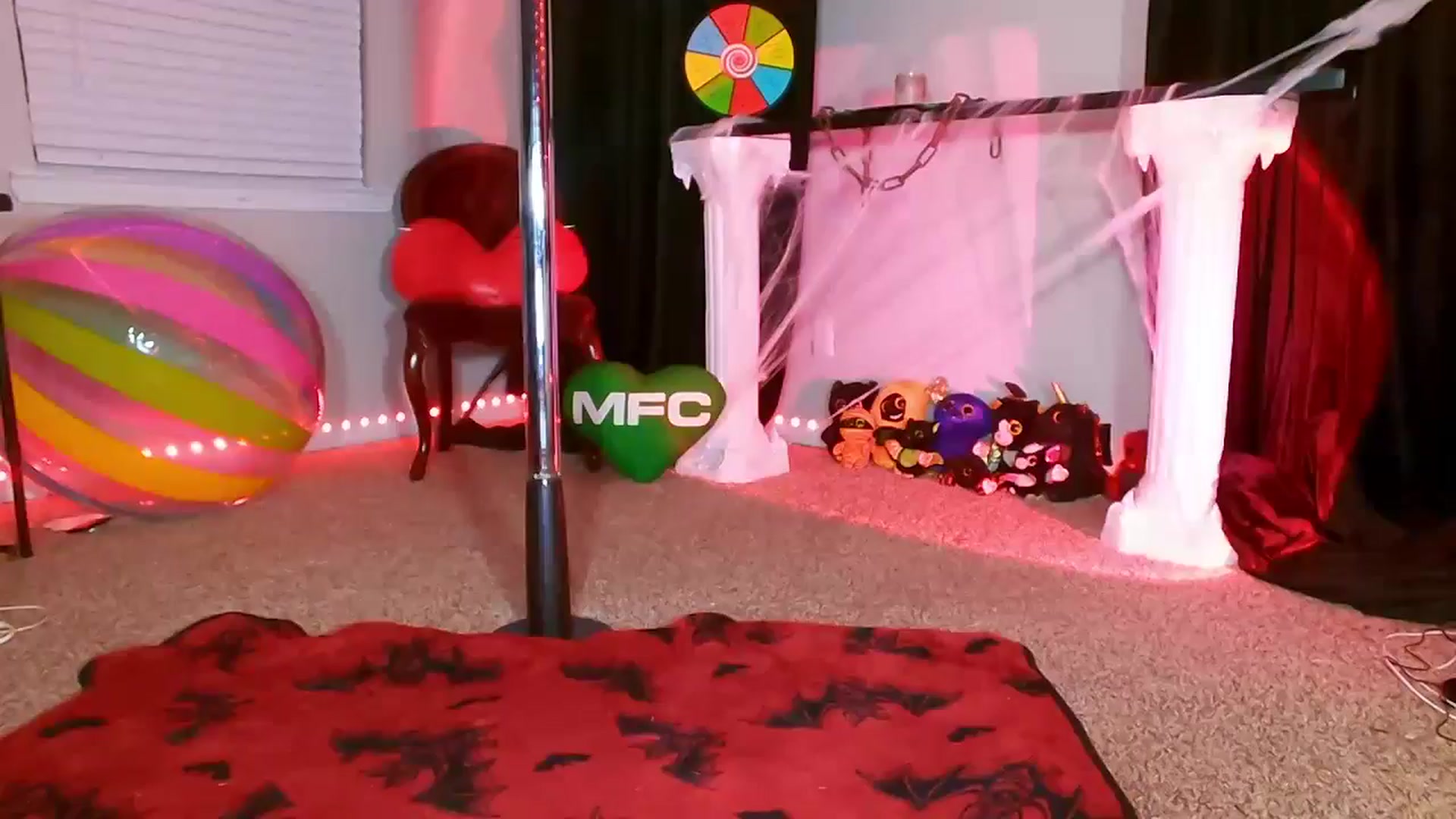Gallery image thumbnail from ItsRoseRyder's myfreecams stream on, 10/28/2024, 11:01 image 16 of 20