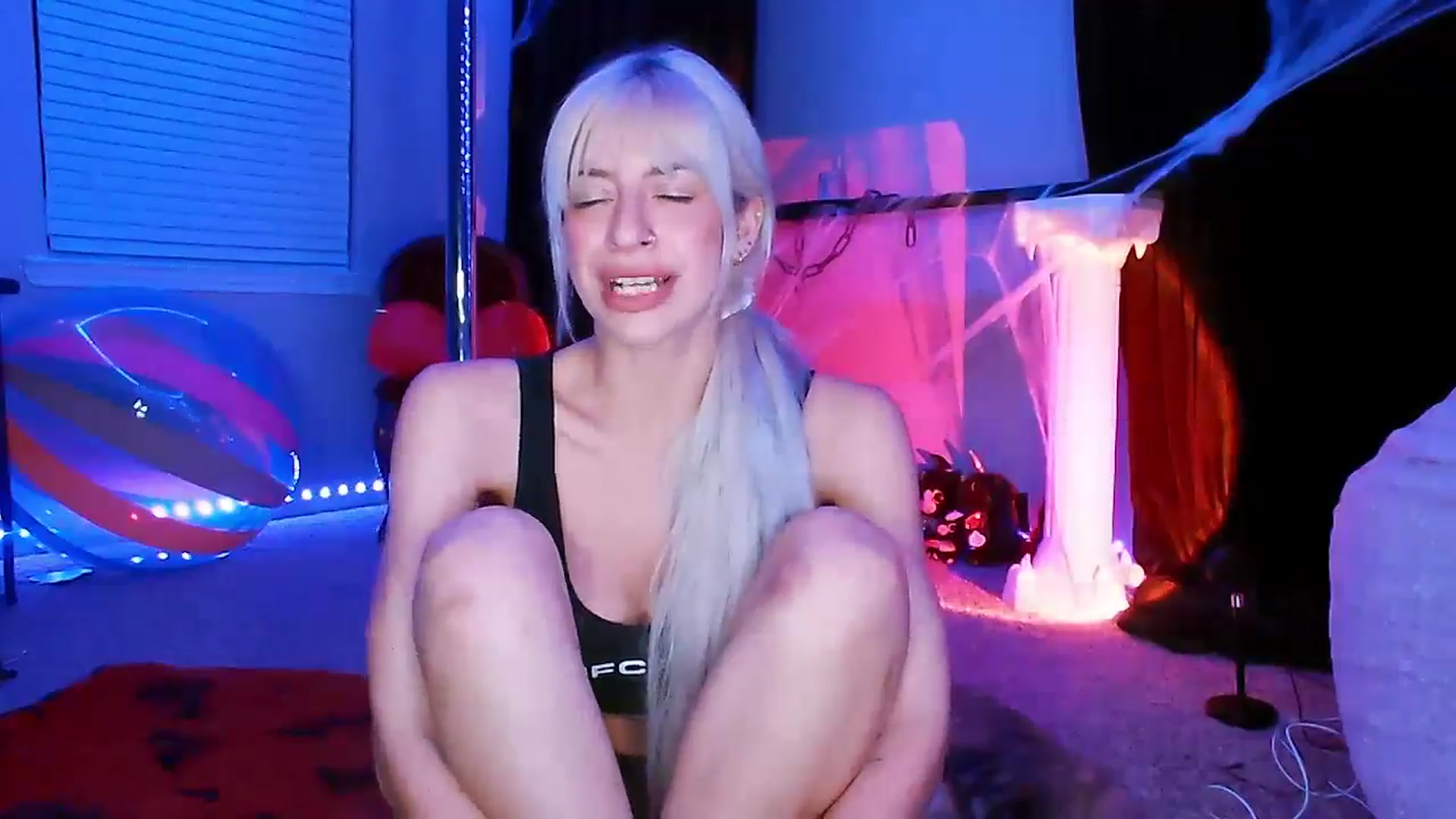 Gallery image thumbnail from ItsRoseRyder's myfreecams stream on, 10/31/2024, 07:32 image 10 of 20