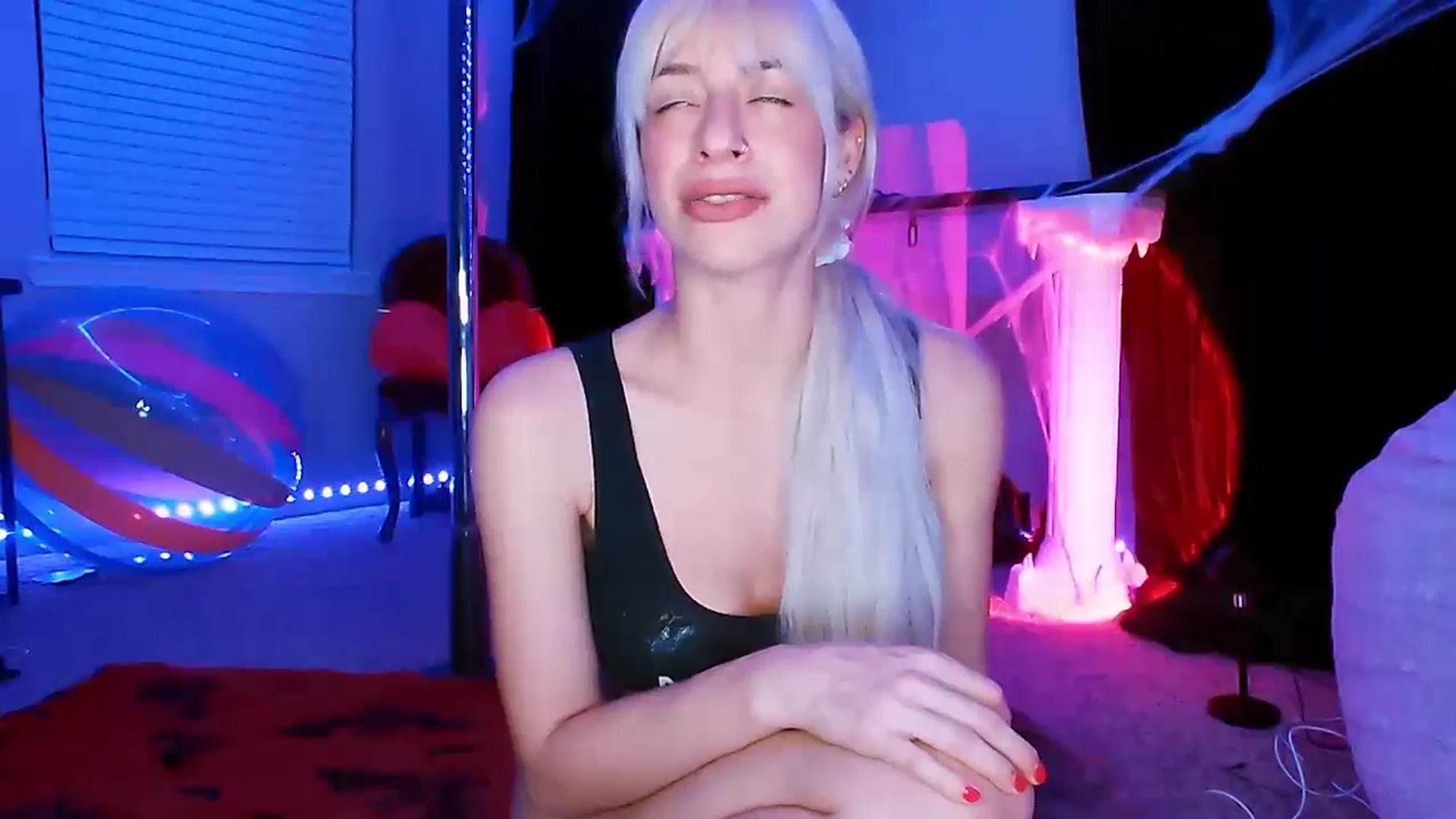 Gallery image thumbnail from ItsRoseRyder's myfreecams stream on, 10/31/2024, 07:32 image 14 of 20