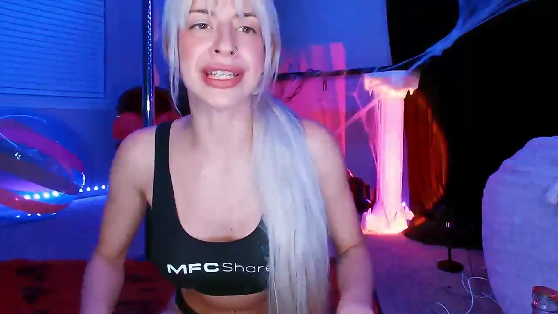 Gallery image thumbnail from ItsRoseRyder's myfreecams stream on, 10/31/2024, 07:32 image 18 of 20