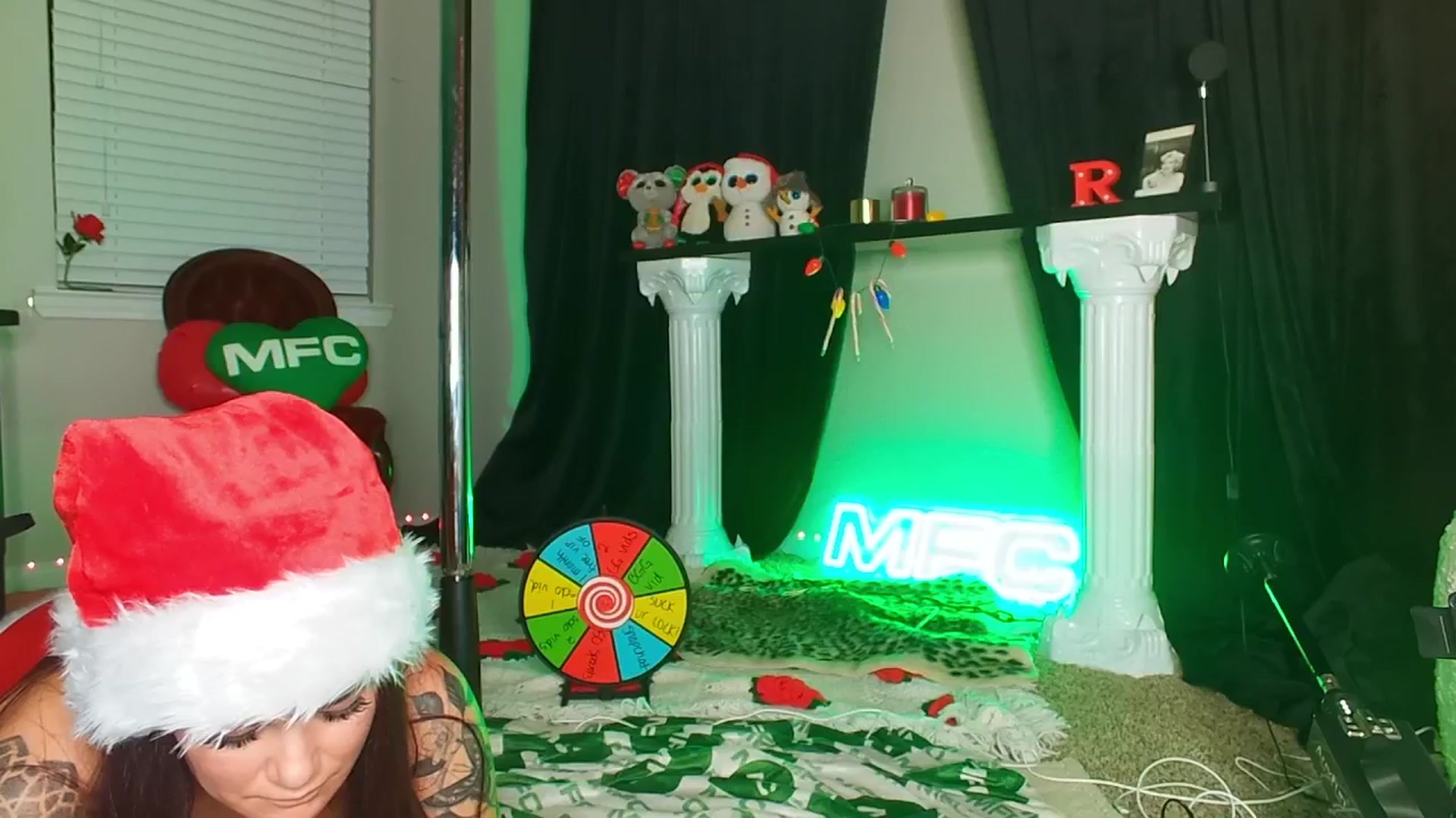 Gallery image thumbnail from ItsRoseRyder's myfreecams stream on, 12/18/2024, 09:18 image 8 of 20