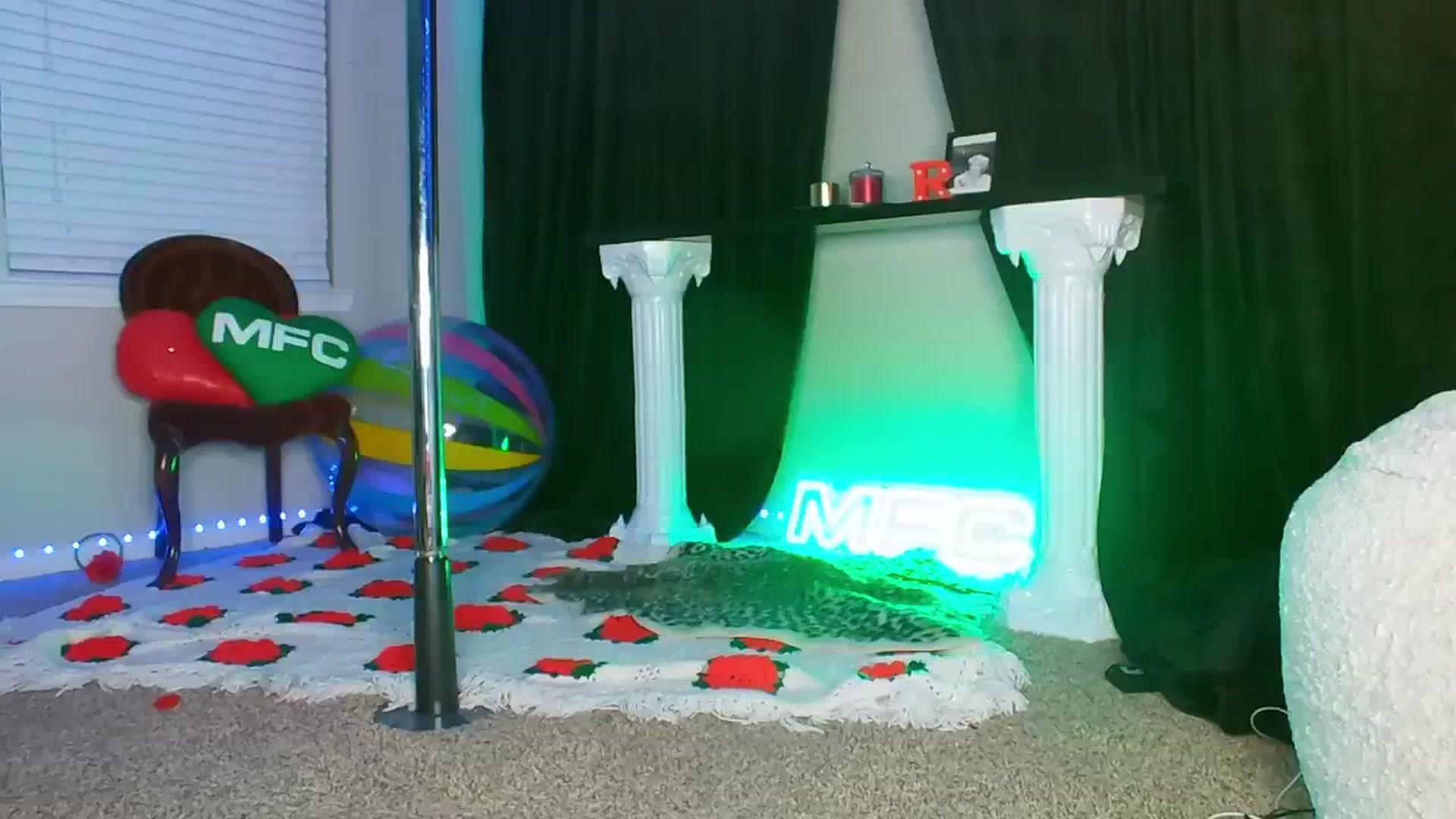 Gallery image thumbnail from ItsRoseRyder's myfreecams stream on, 01/18/2025, 10:16 image 9 of 20