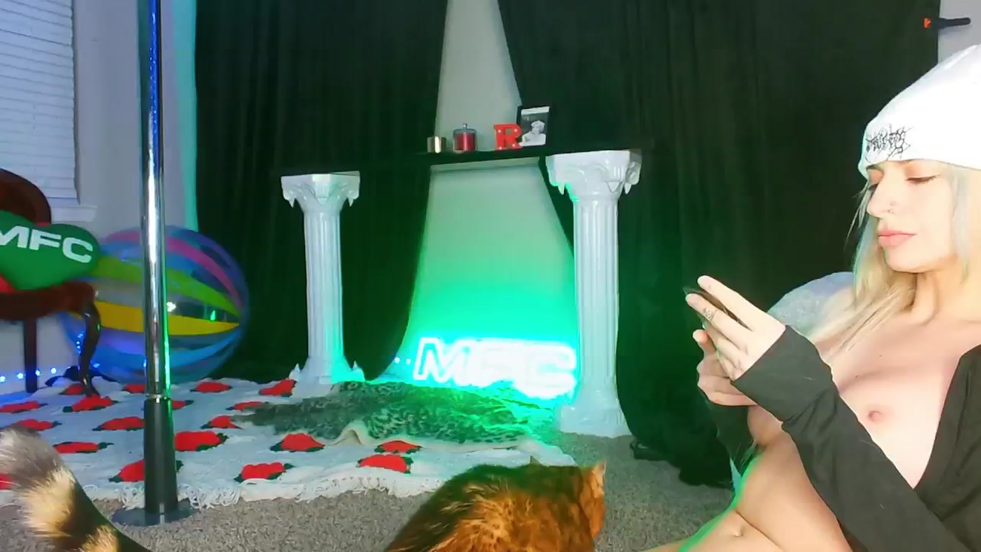 Gallery image thumbnail from ItsRoseRyder's myfreecams stream on, 01/18/2025, 11:35 image 17 of 20