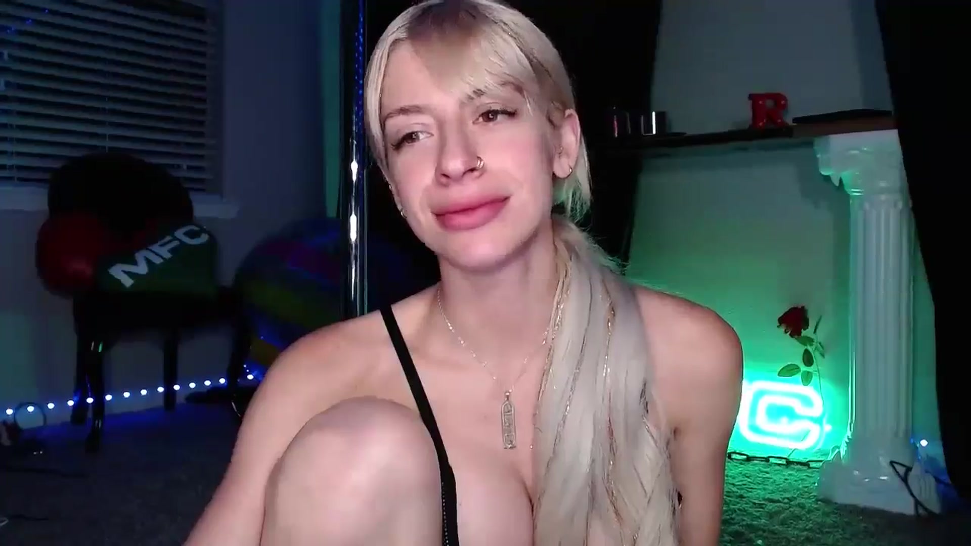 Gallery image thumbnail from ItsRoseRyder's myfreecams stream on, 05/14/2025, 07:30 image 6 of 20