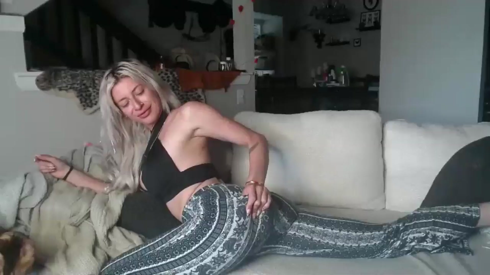 Gallery image thumbnail from ItsRoseRyder's myfreecams stream on, 06/24/2025, 19:25 image 18 of 20