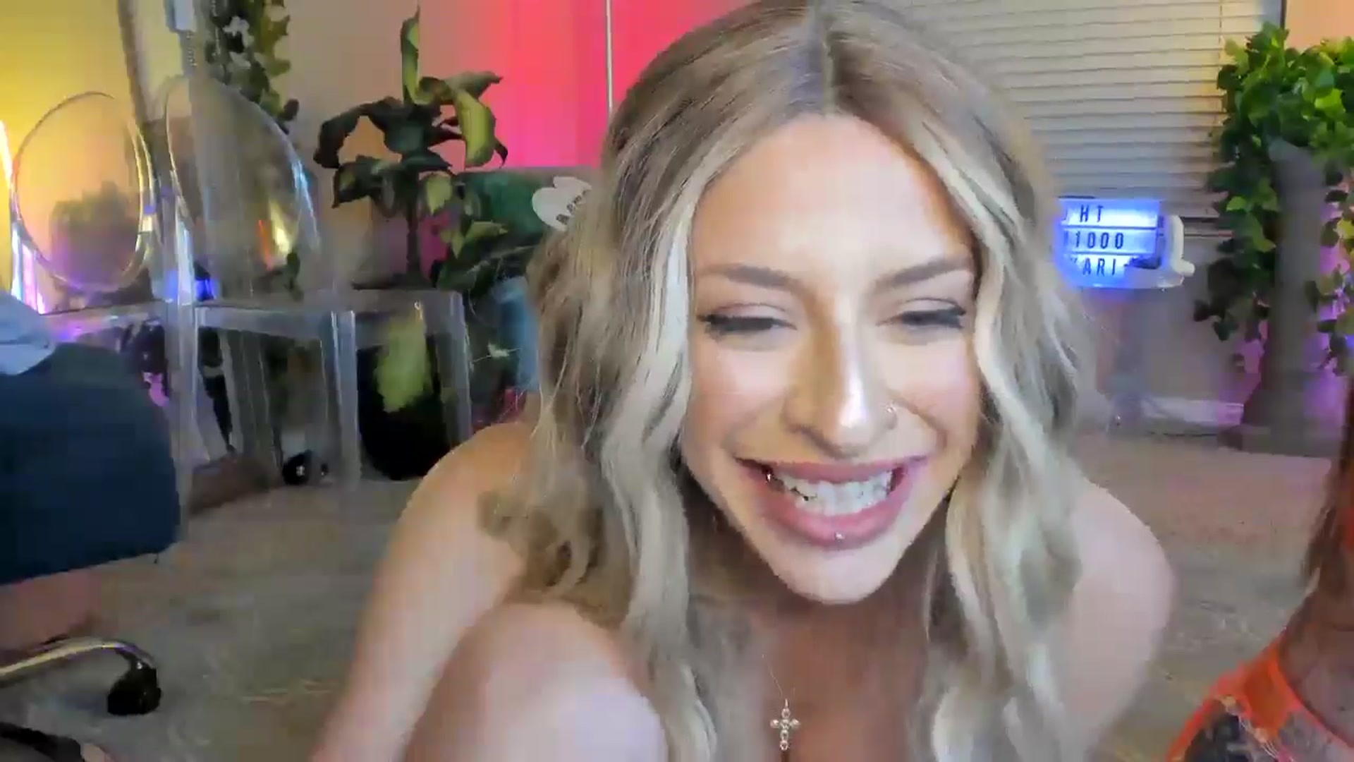 Gallery image thumbnail from ItsRoseRyder's myfreecams stream on, 11/16/2025, 05:36 image 6 of 20