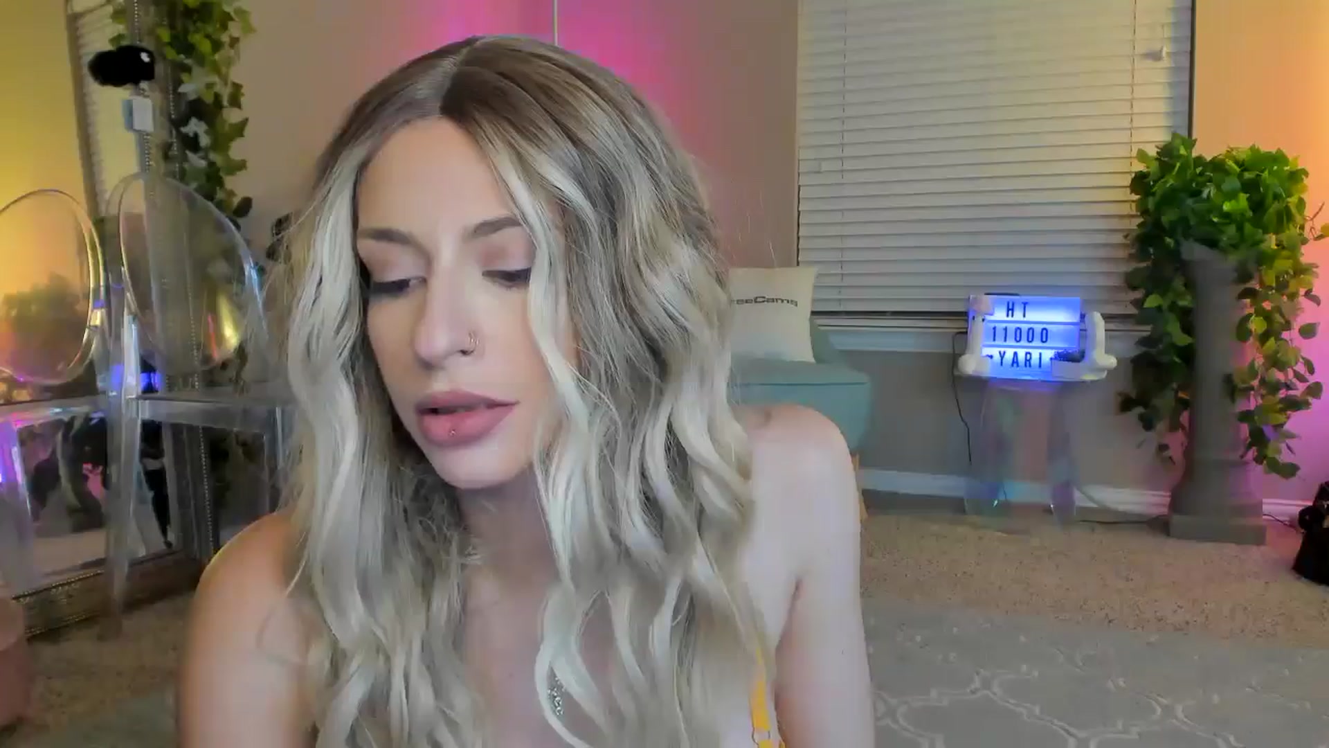 Gallery image thumbnail from ItsRoseRyder's myfreecams stream on, 11/16/2025, 07:33 image 3 of 20